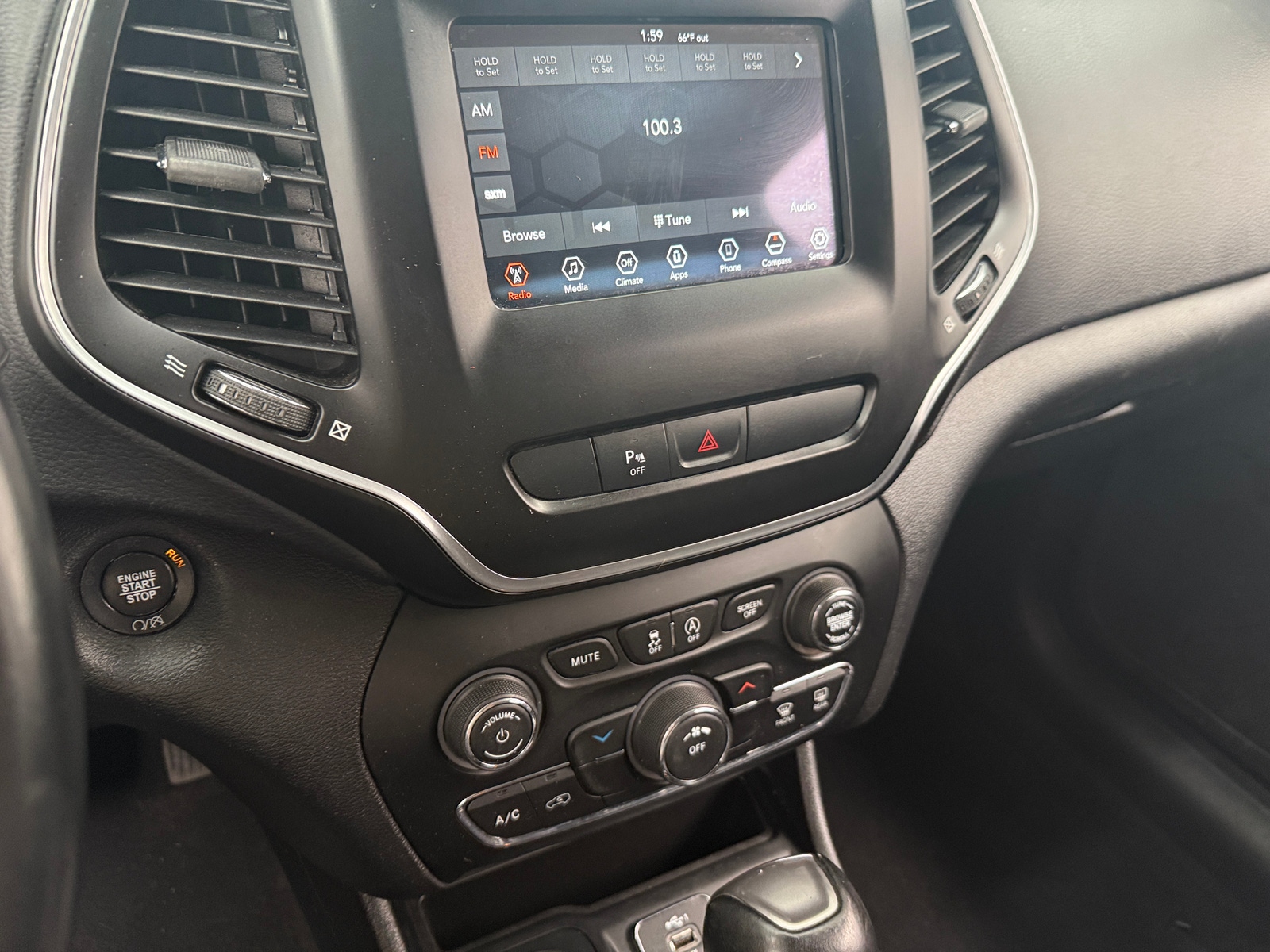 Thumbnail: 2019 Jeep Cherokee - 4