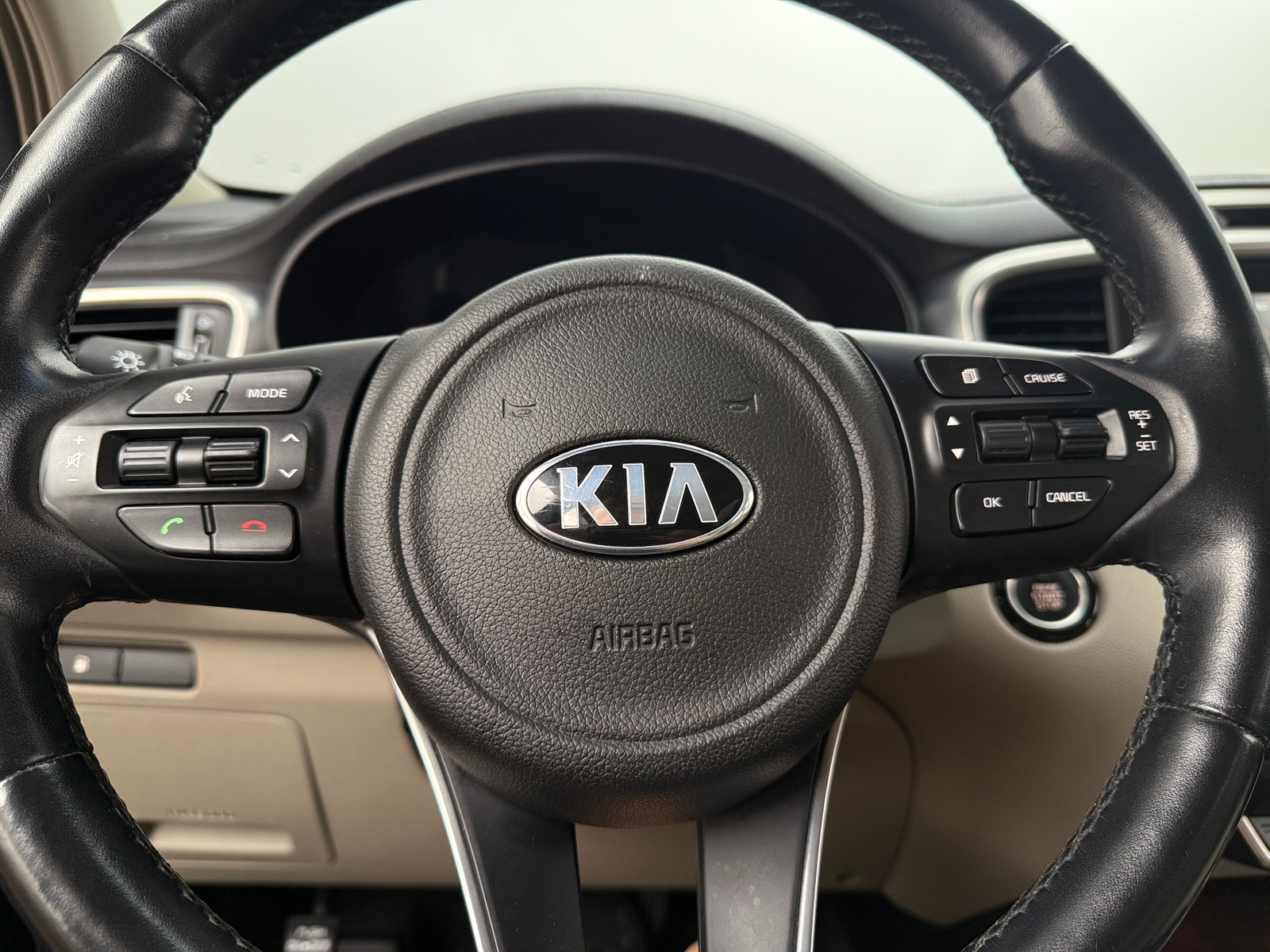 Thumbnail: 2017 Kia Sorento - 4