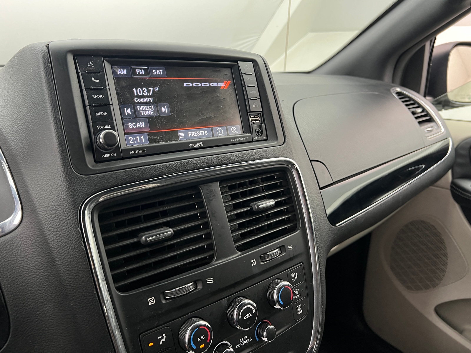 Thumbnail: 2019 Dodge Grand Caravan - 3