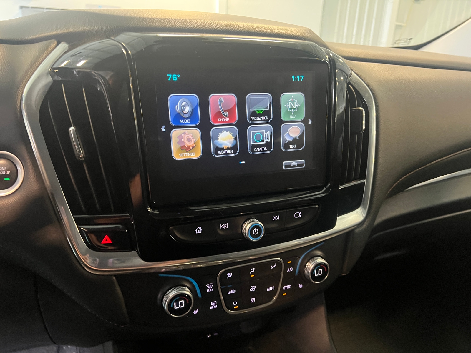 Thumbnail: 2018 Chevrolet Traverse - 3