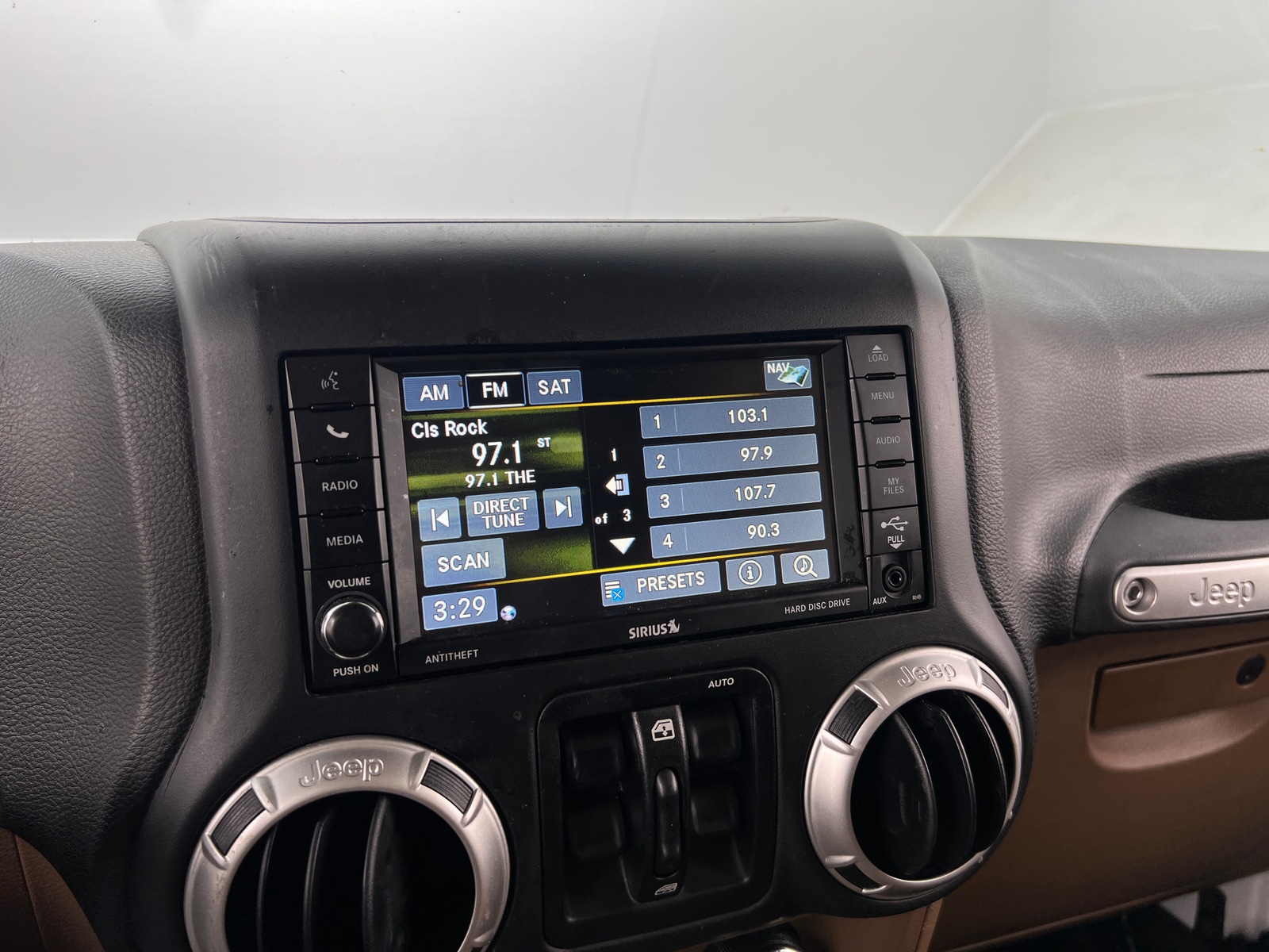 Thumbnail: 2016 Jeep Wrangler - 3