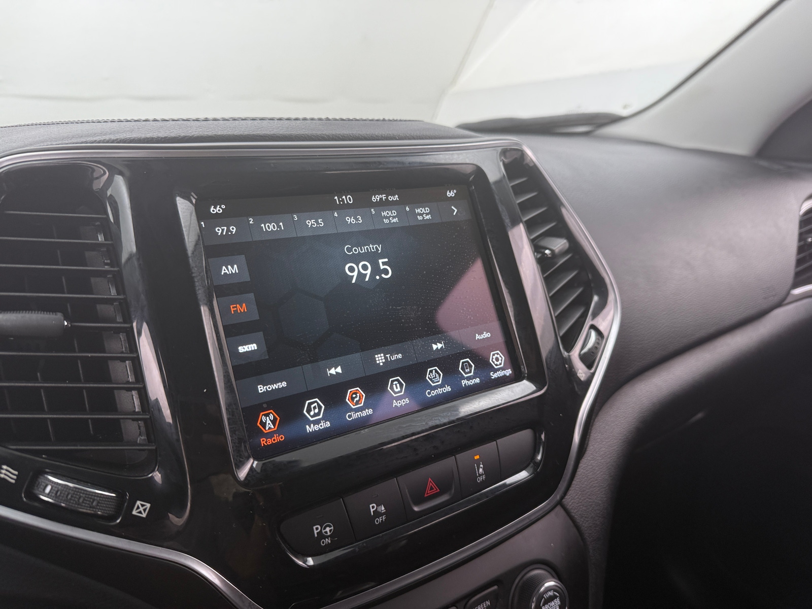 Thumbnail: 2021 Jeep Cherokee - 3