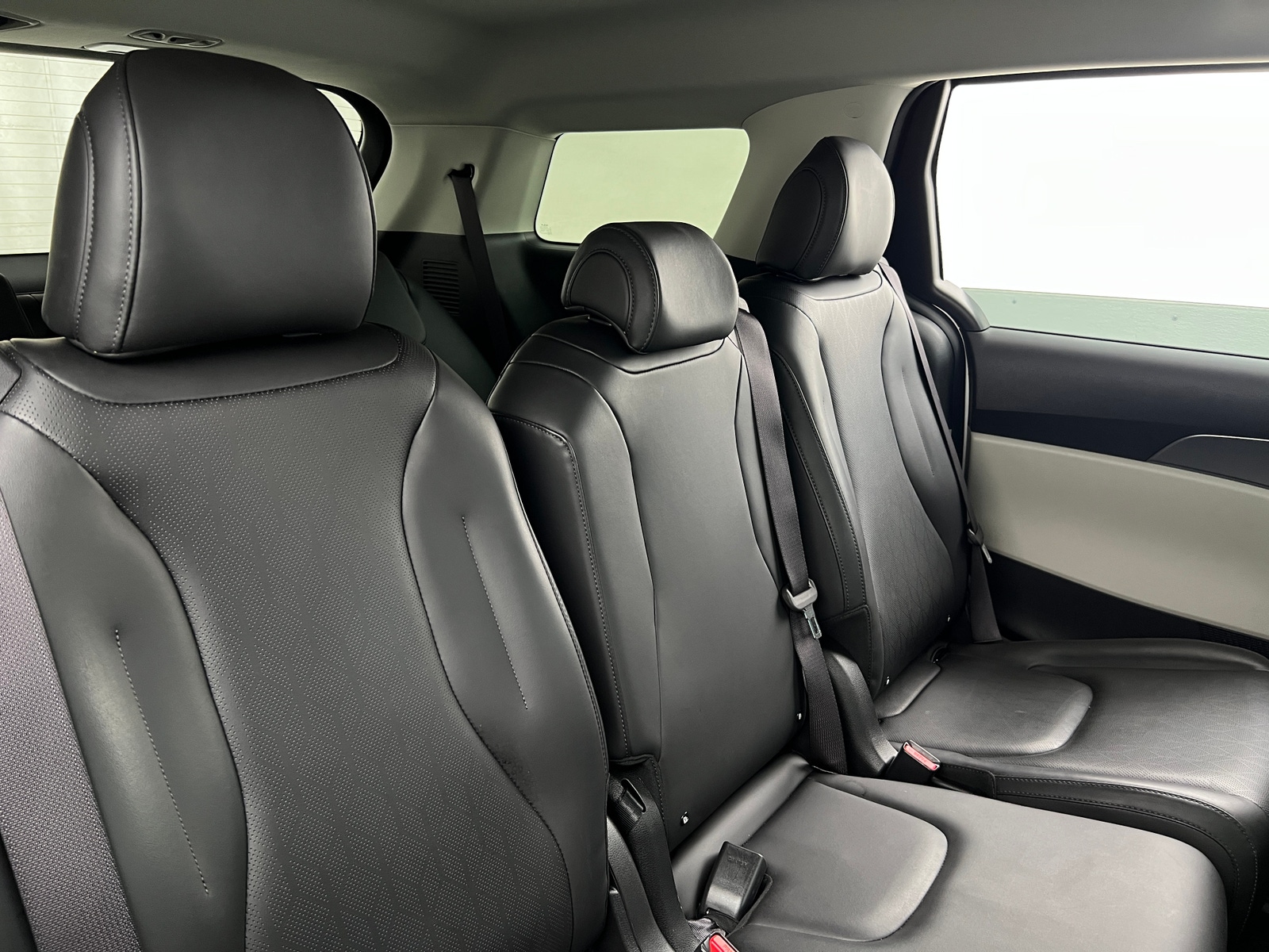 Thumbnail: 2023 Kia Carnival - 5