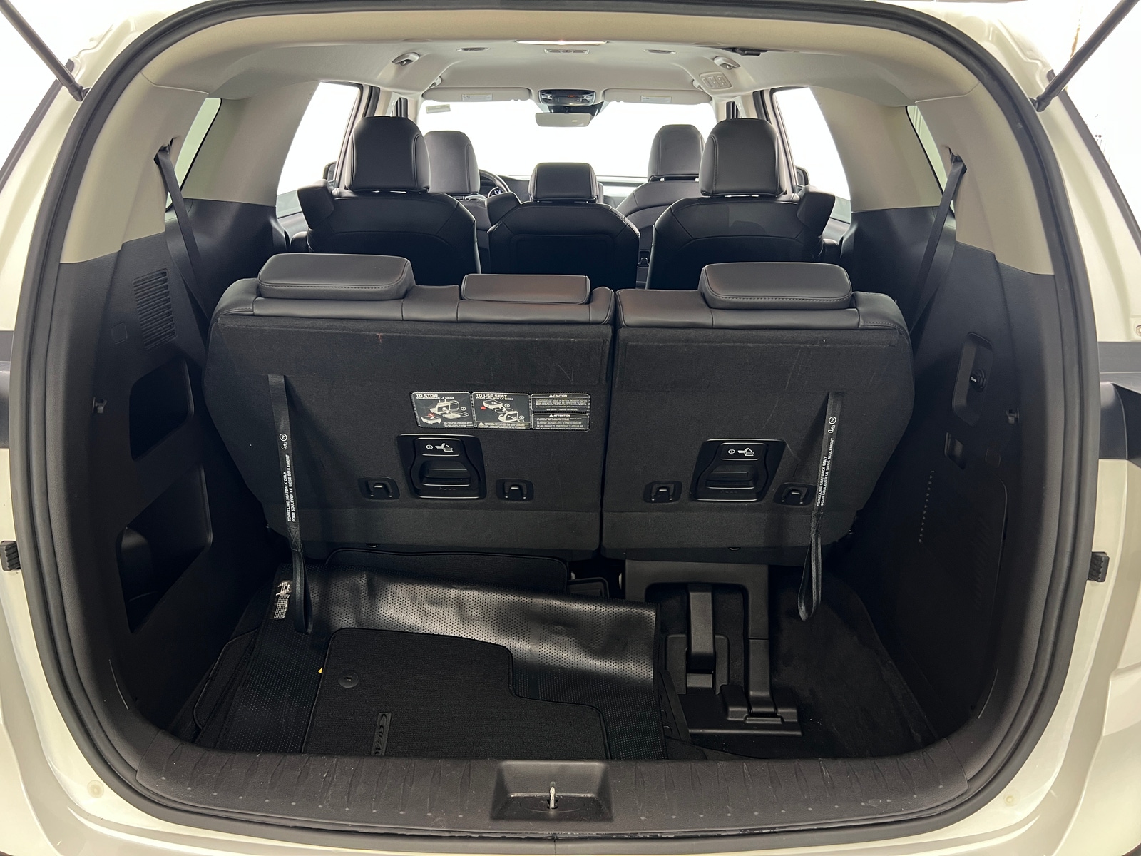 Thumbnail: 2023 Kia Carnival - 6