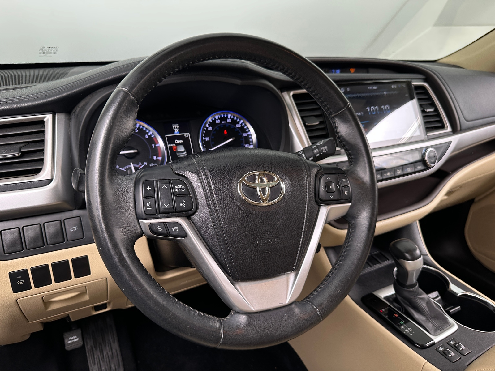 Thumbnail: 2014 Toyota Highlander - 4