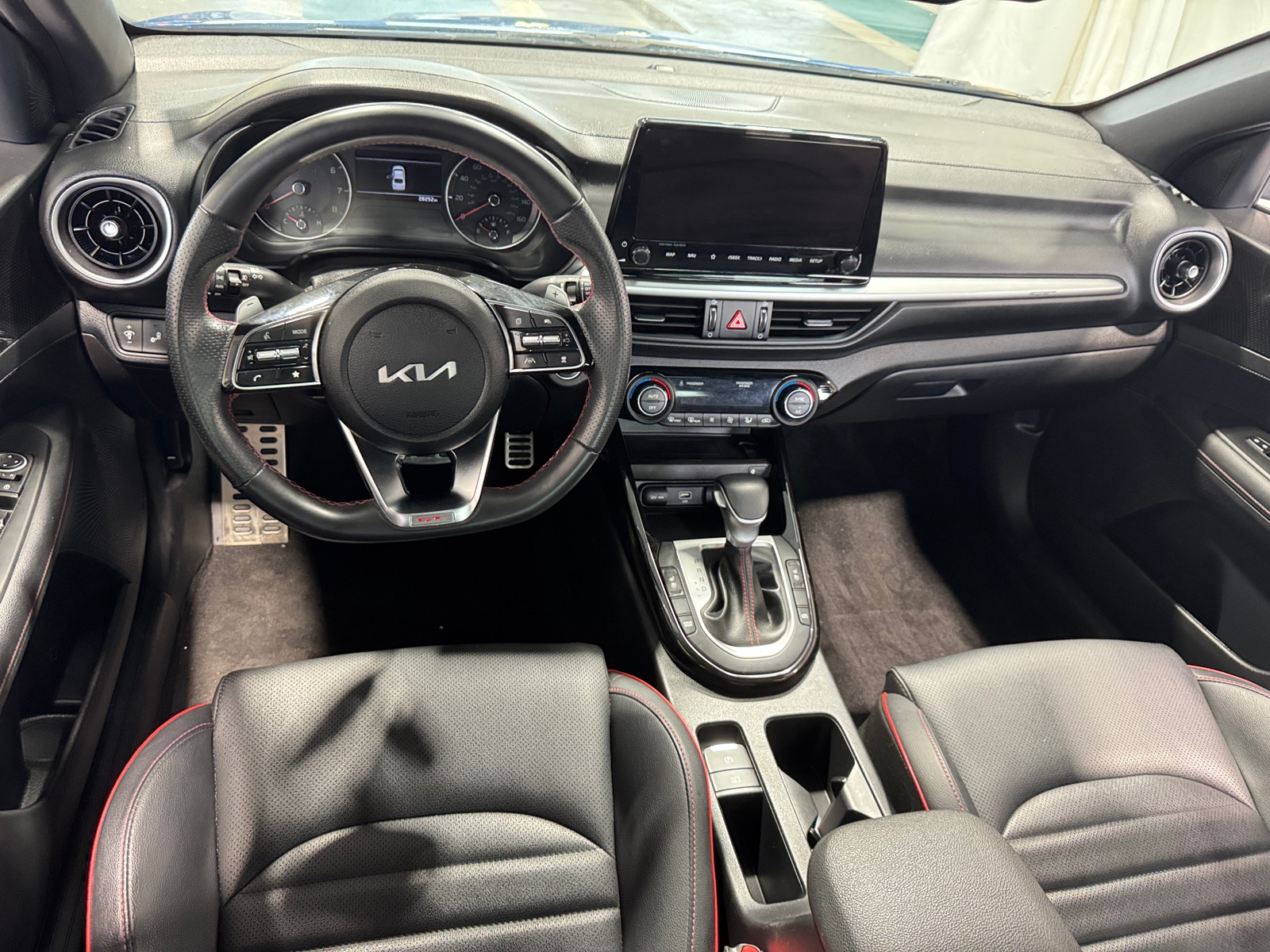 Thumbnail: 2022 Kia Forte - 3