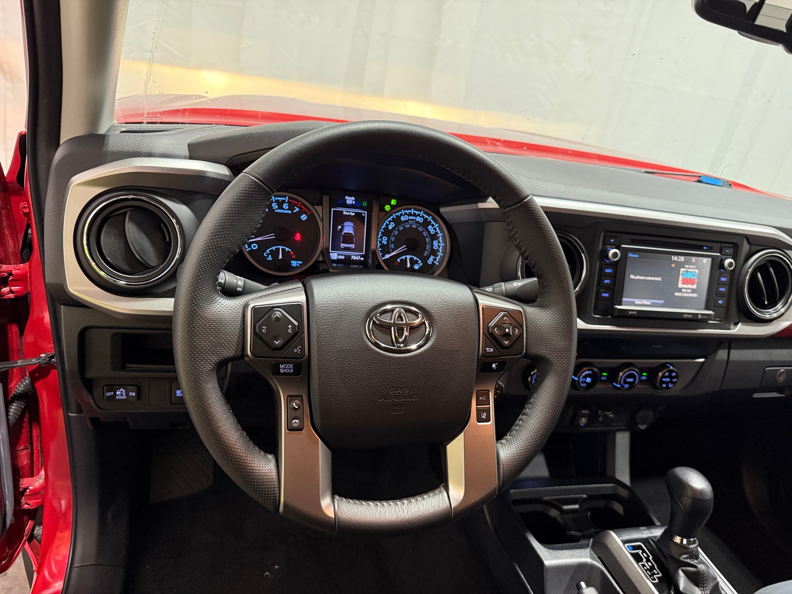 Thumbnail: 2018 Toyota Tacoma - 5