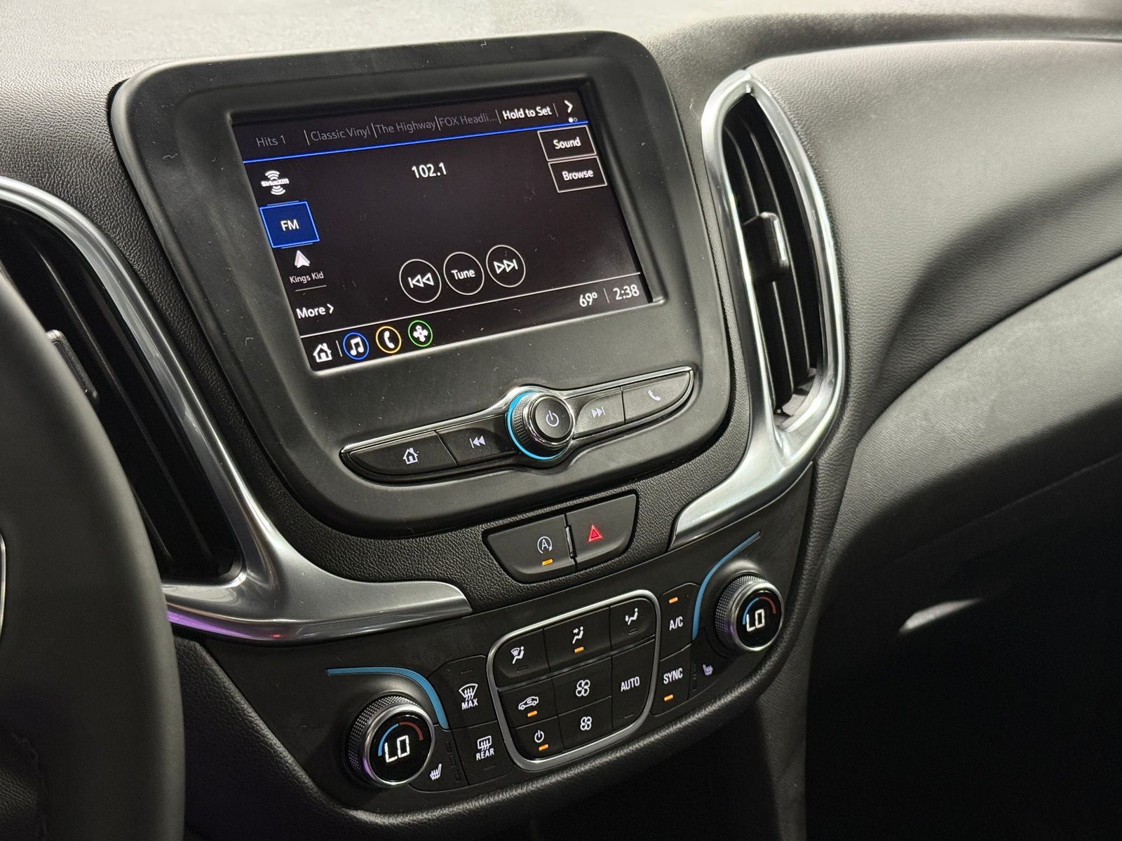 Thumbnail: 2023 Chevrolet Equinox - 4