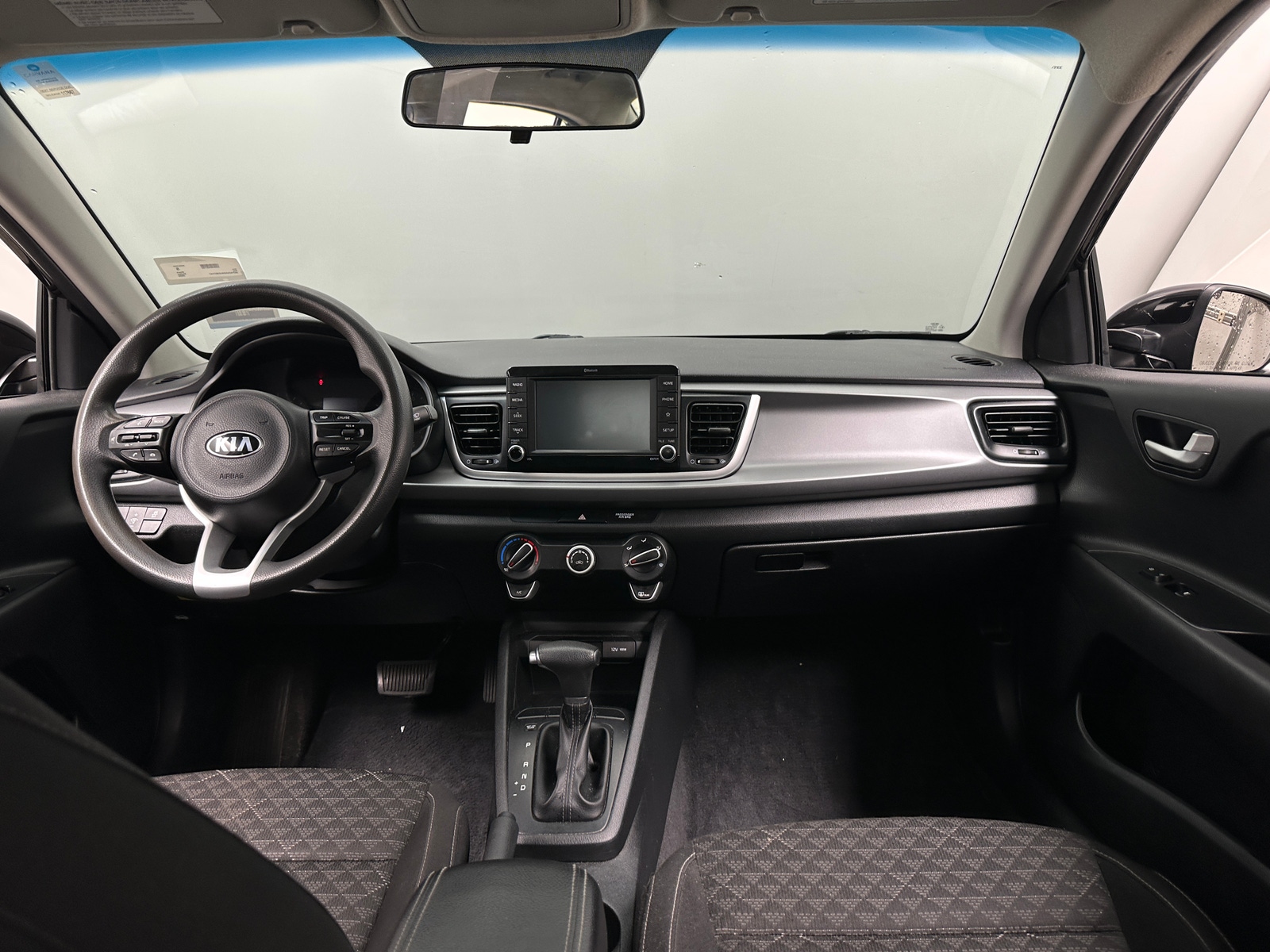 Thumbnail: 2020 Kia Rio - 3