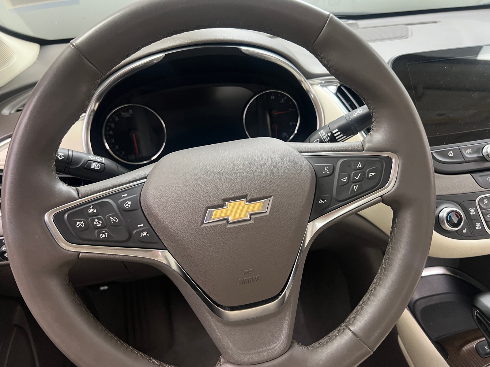 Thumbnail: 2024 Chevrolet Malibu - 4