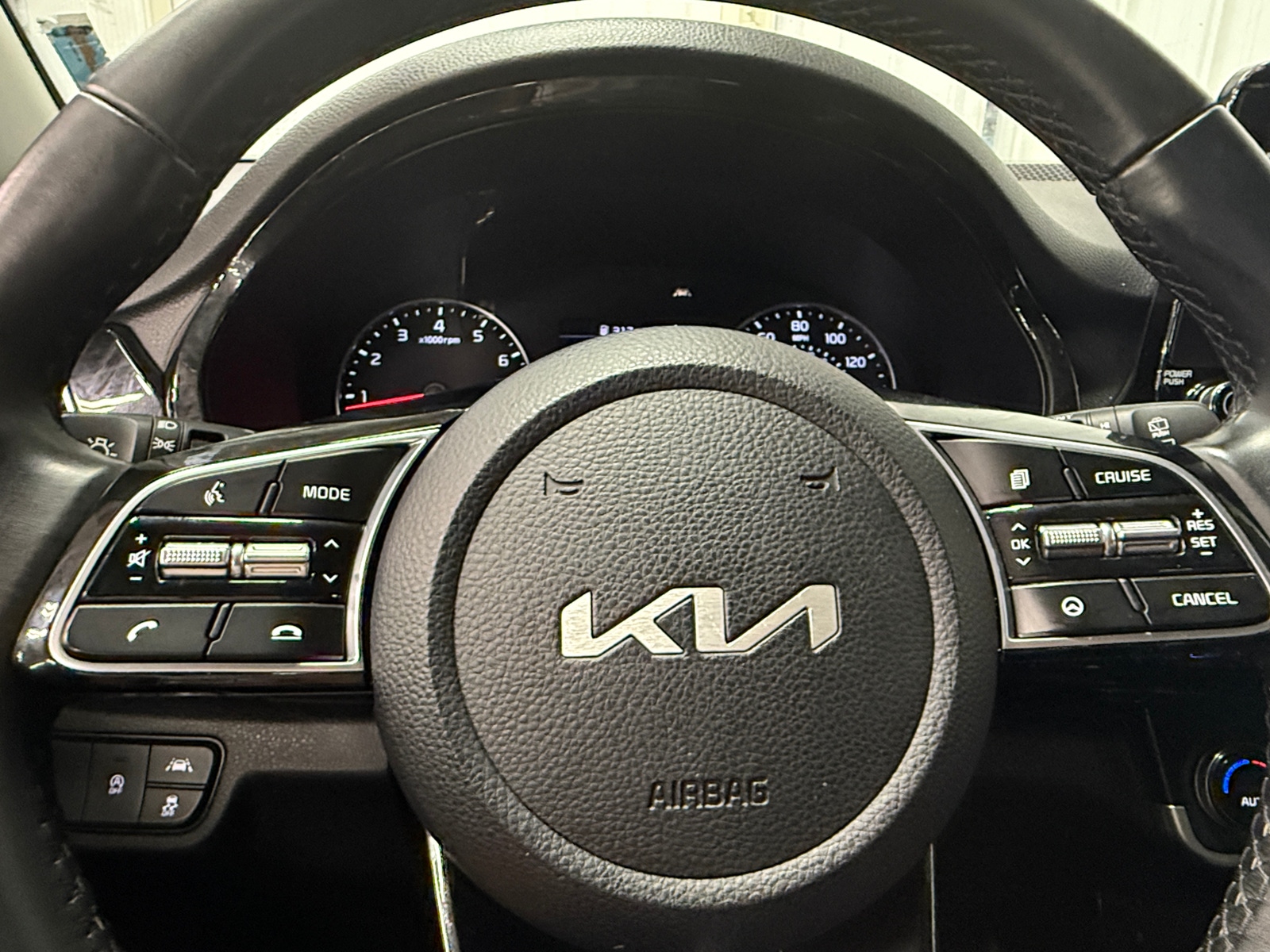 Thumbnail: 2023 Kia Seltos - 4
