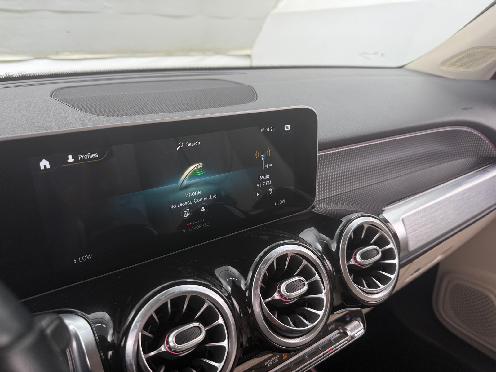 Thumbnail: 2020 Mercedes-Benz GLB - 3