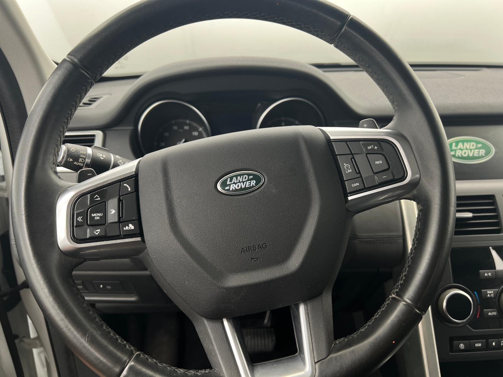 Thumbnail: 2019 Land Rover Discovery Sport - 4