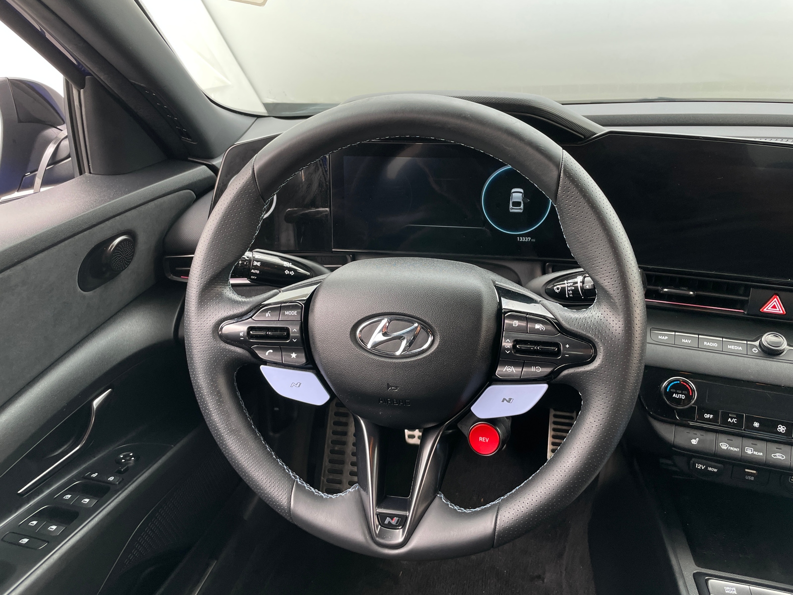 Thumbnail: 2022 Hyundai Elantra - 4