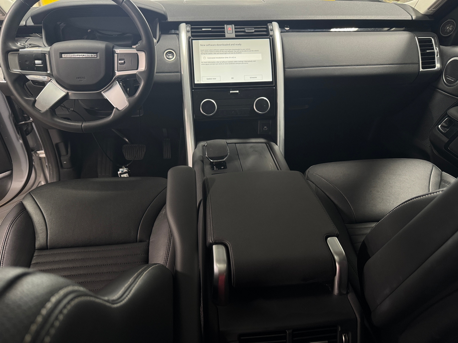 Thumbnail: 2024 Land Rover Discovery - 2