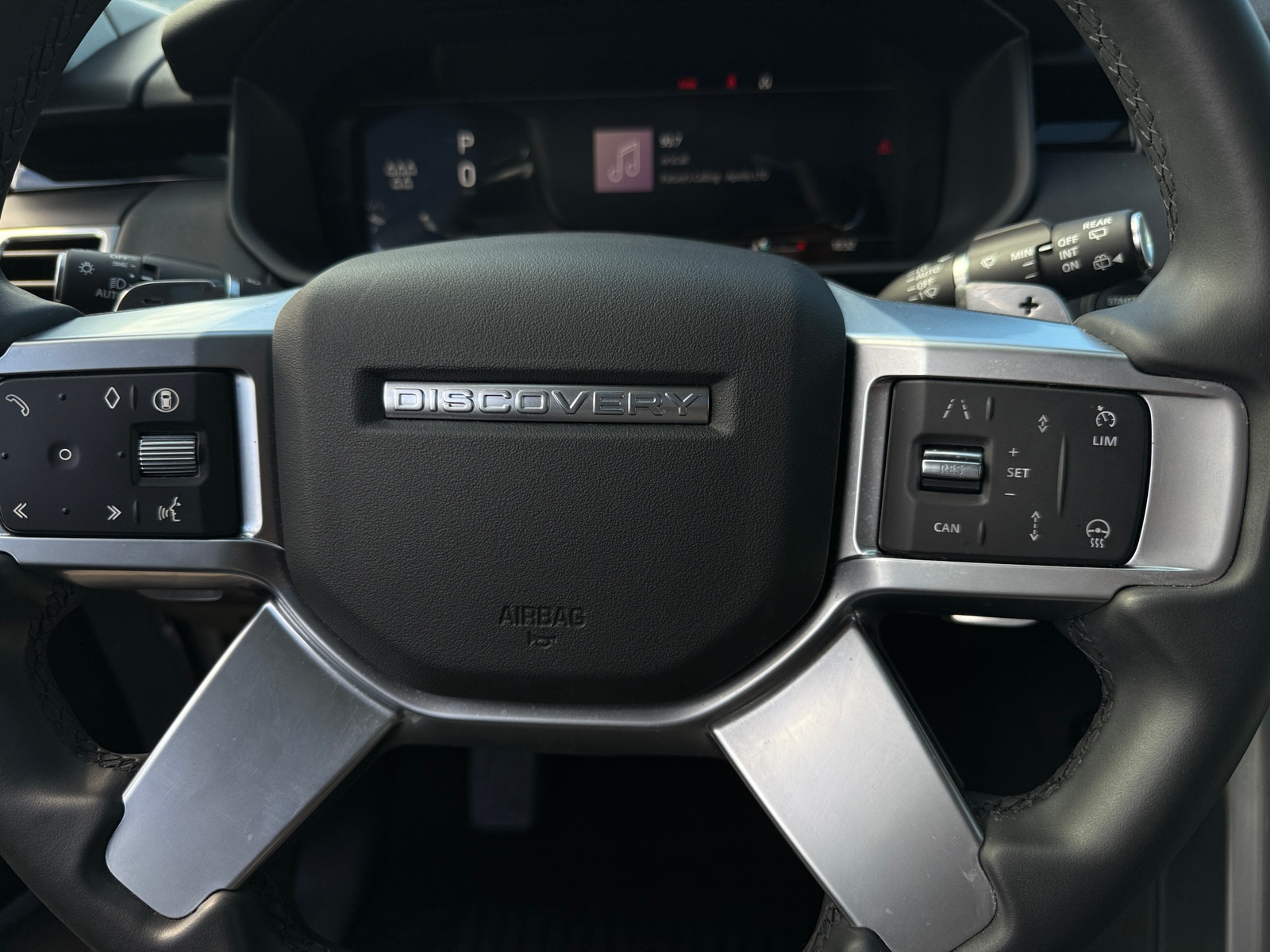 Thumbnail: 2024 Land Rover Discovery - 4