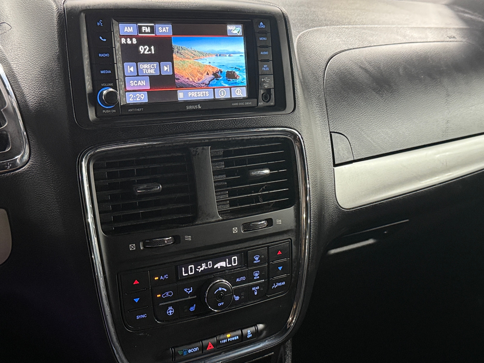 Thumbnail: 2017 Dodge Grand Caravan - 3
