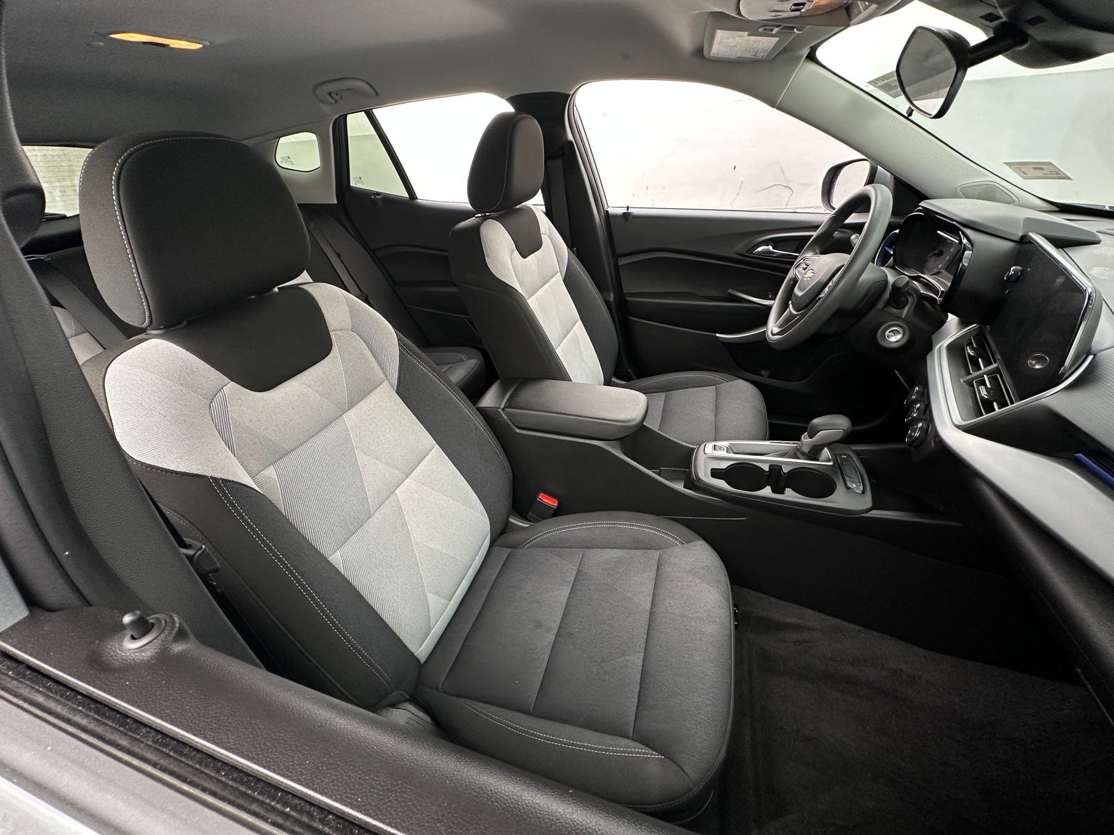 Thumbnail: 2025 Chevrolet Trax - 2
