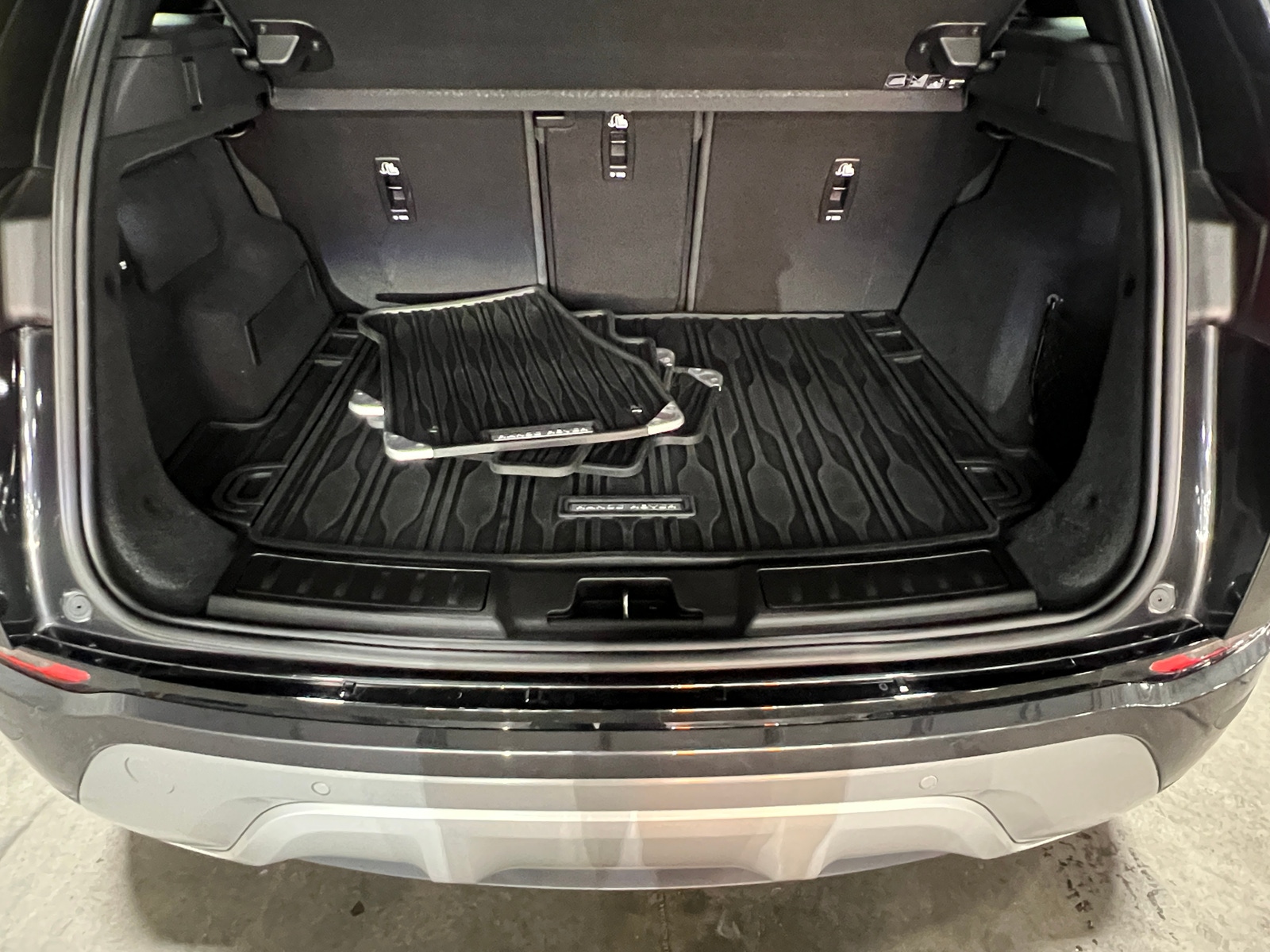 Thumbnail: 2020 Land Rover Range Rover Evoque - 6