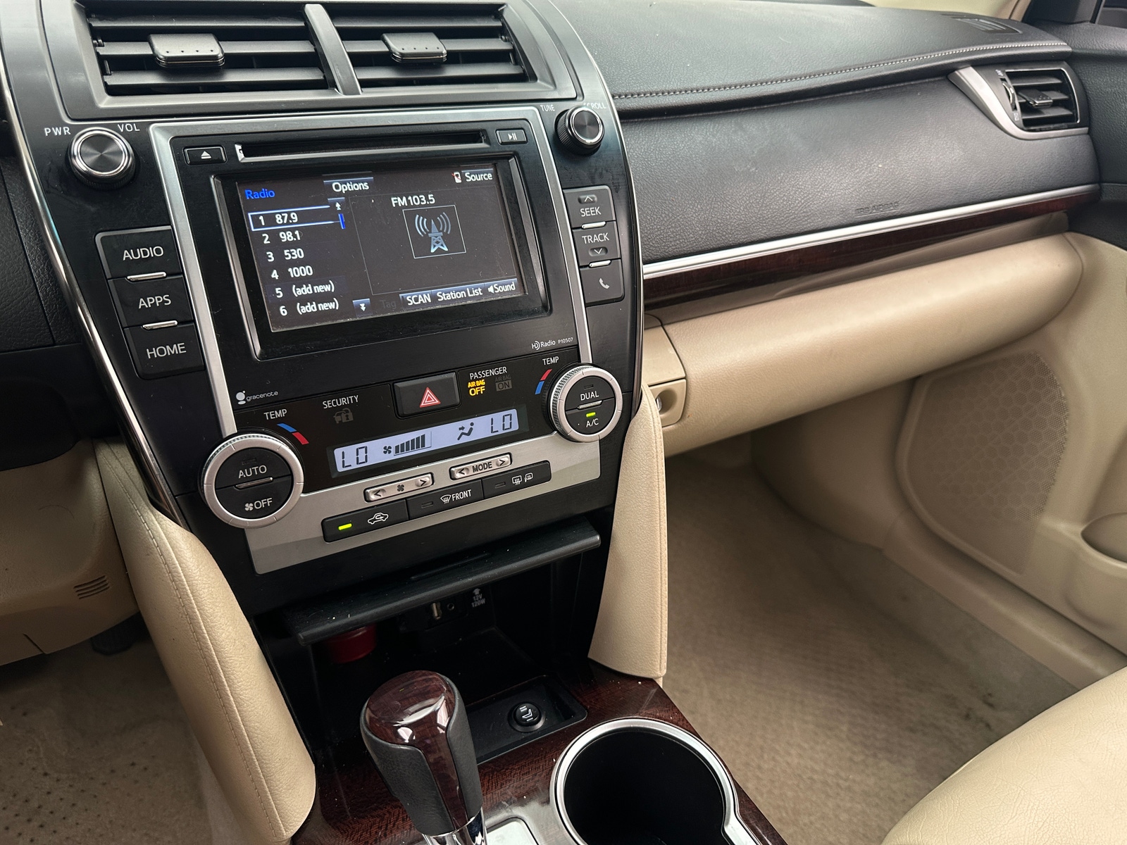 Thumbnail: 2014 Toyota Camry - 3