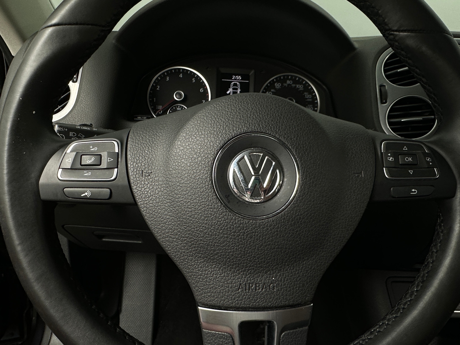 Thumbnail: 2016 Volkswagen Tiguan - 5