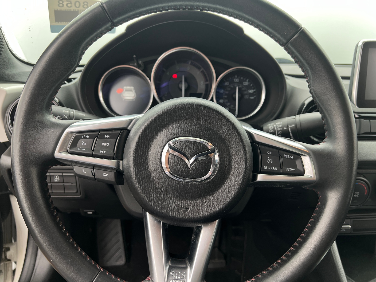 Thumbnail: 2017 Mazda MX-5 Miata - 4