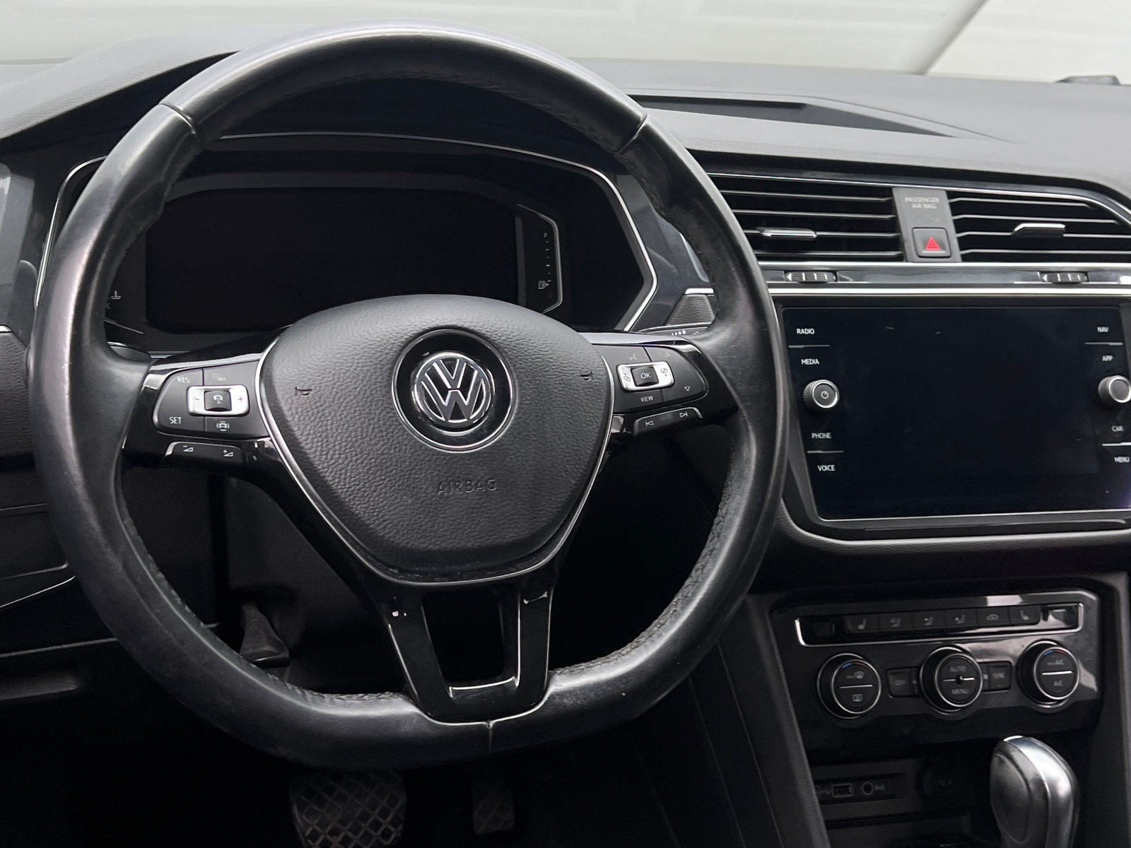 Thumbnail: 2019 Volkswagen Tiguan - 4