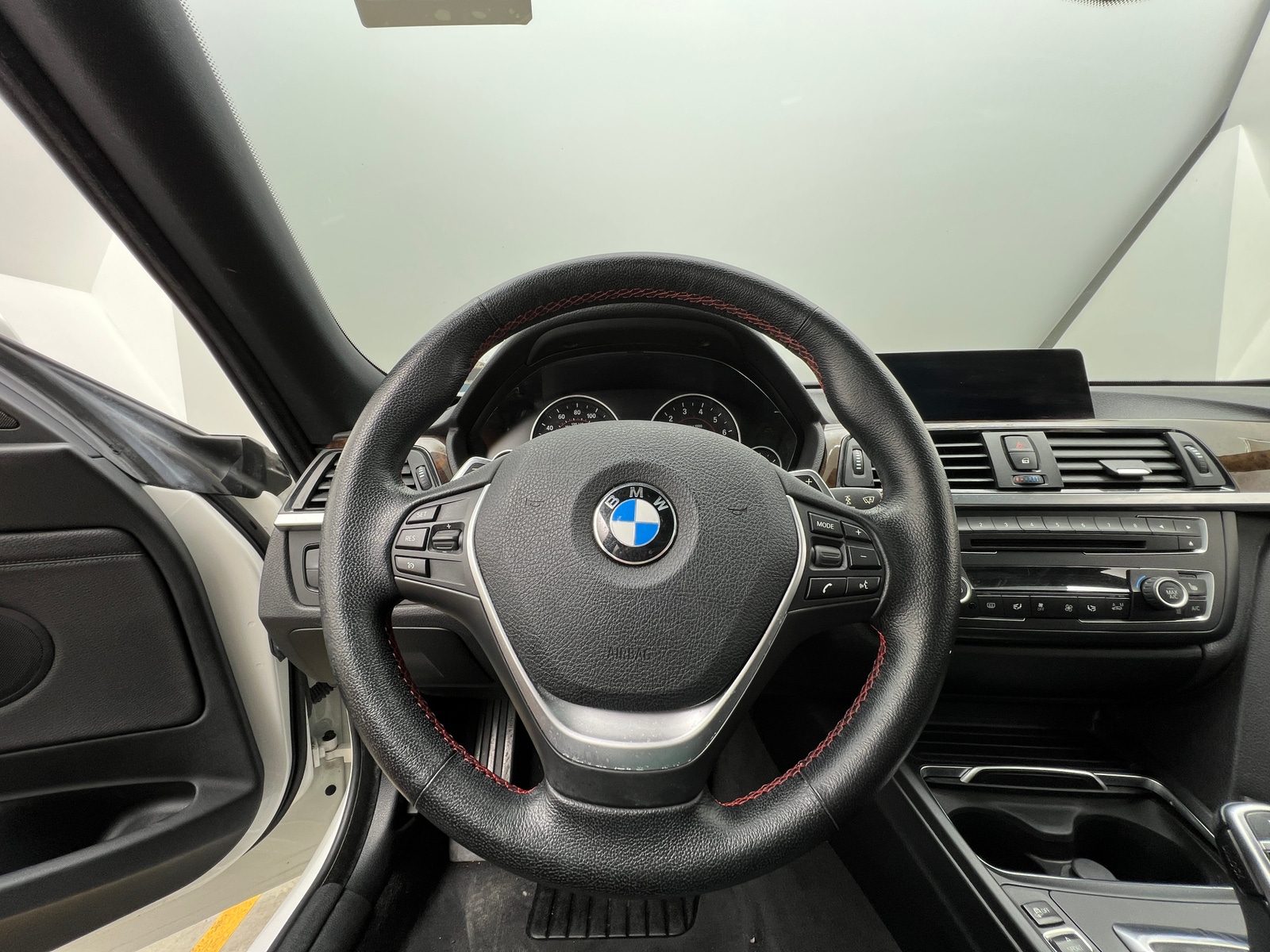 Thumbnail: 2016 BMW 3 Series - 4