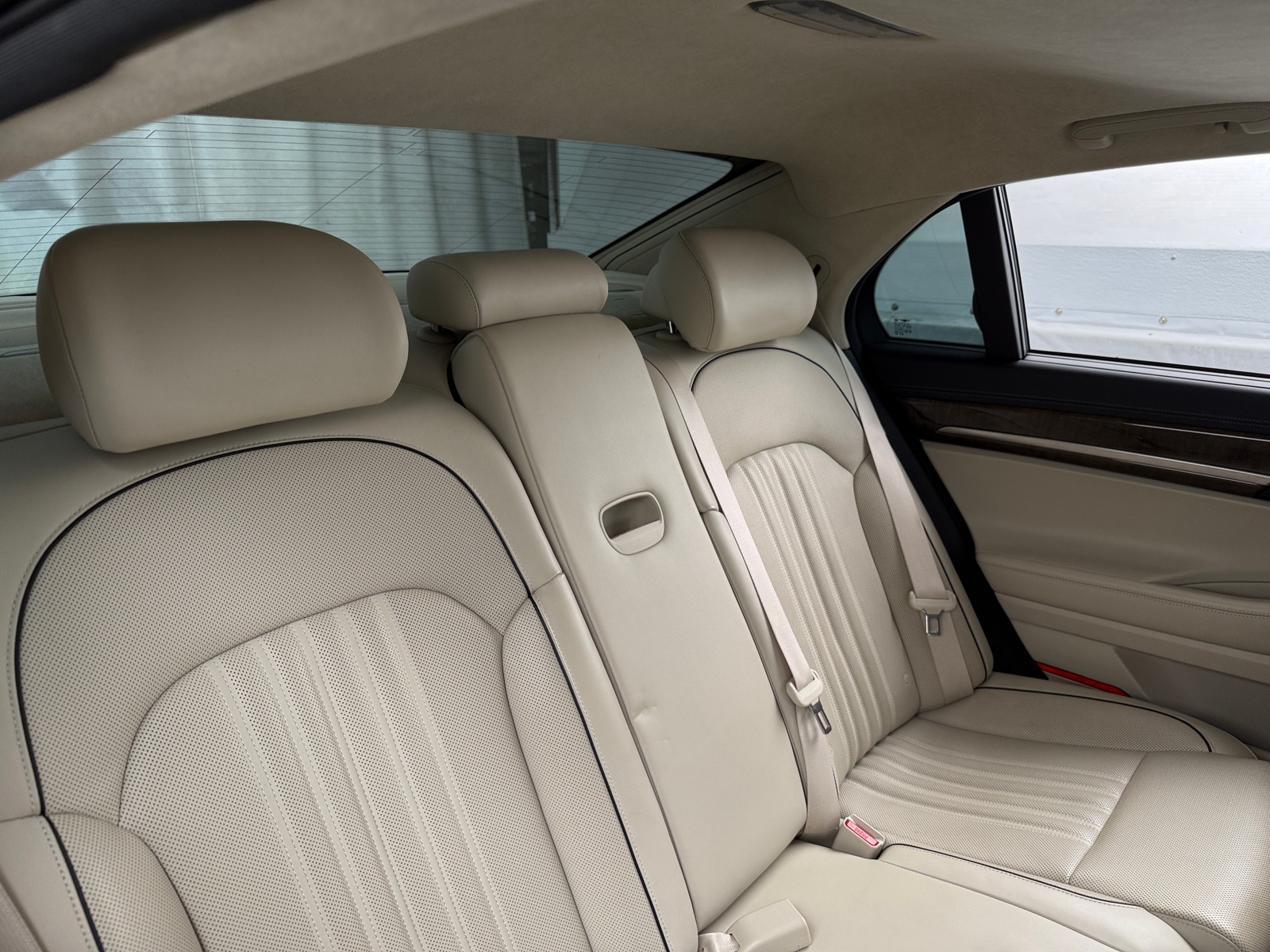 Thumbnail: 2017 Genesis G90 - 5