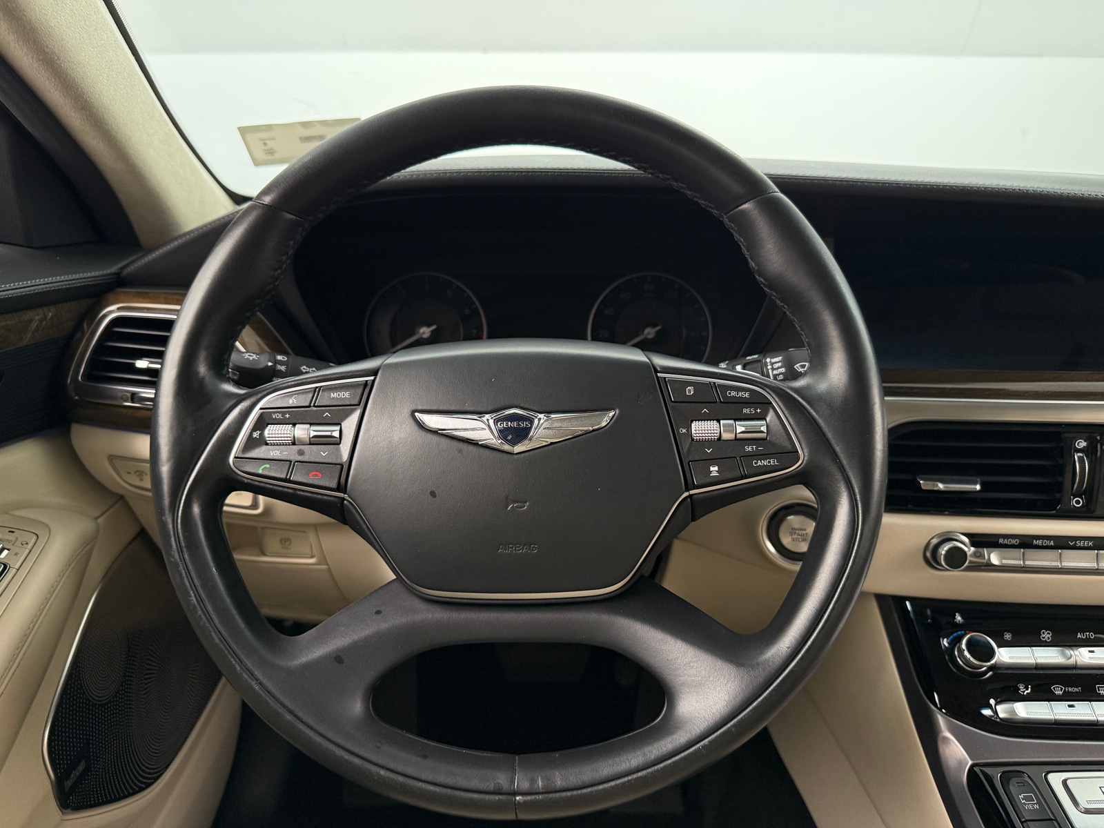 Thumbnail: 2017 Genesis G90 - 4