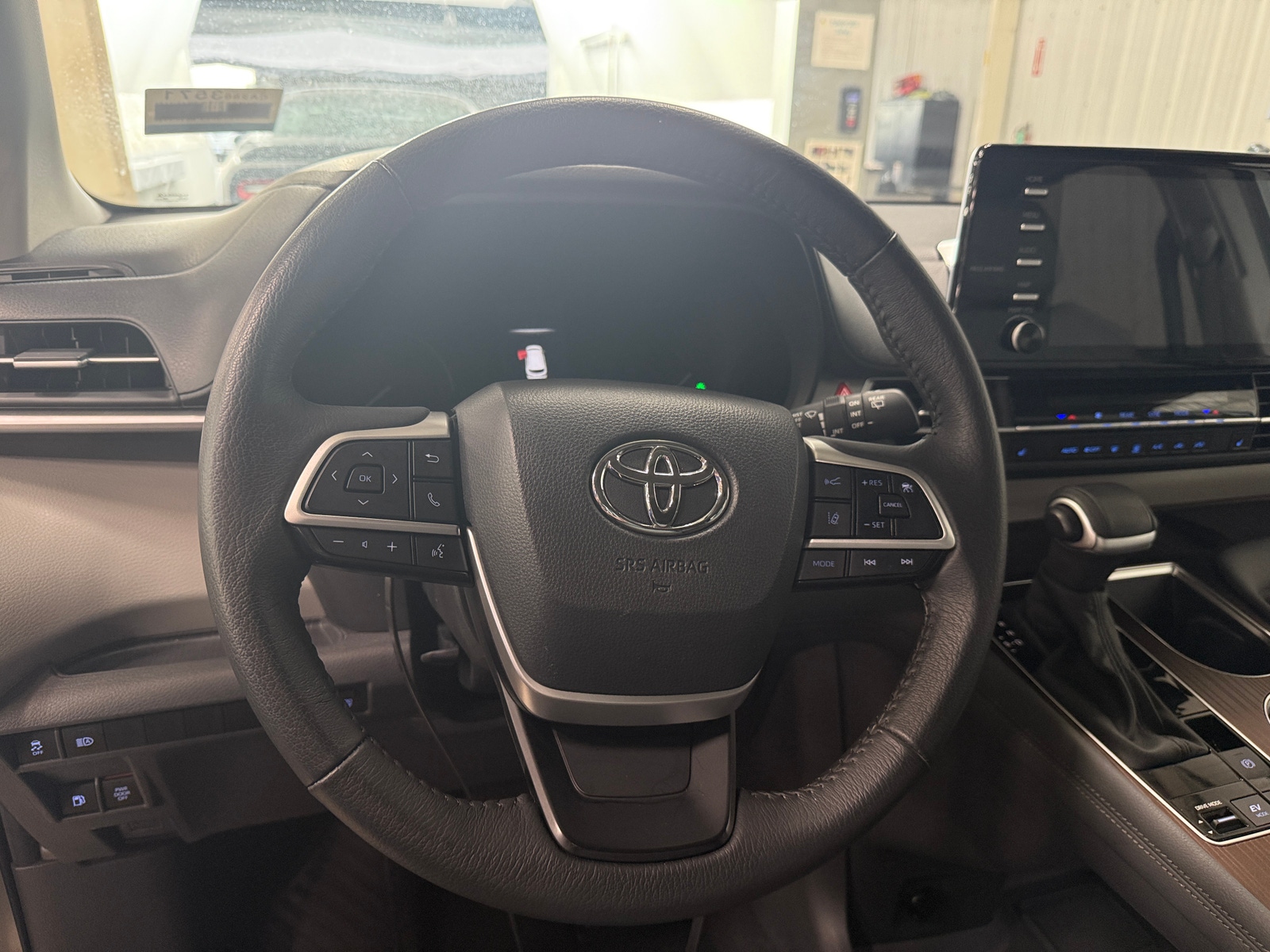 Thumbnail: 2024 Toyota Sienna - 4