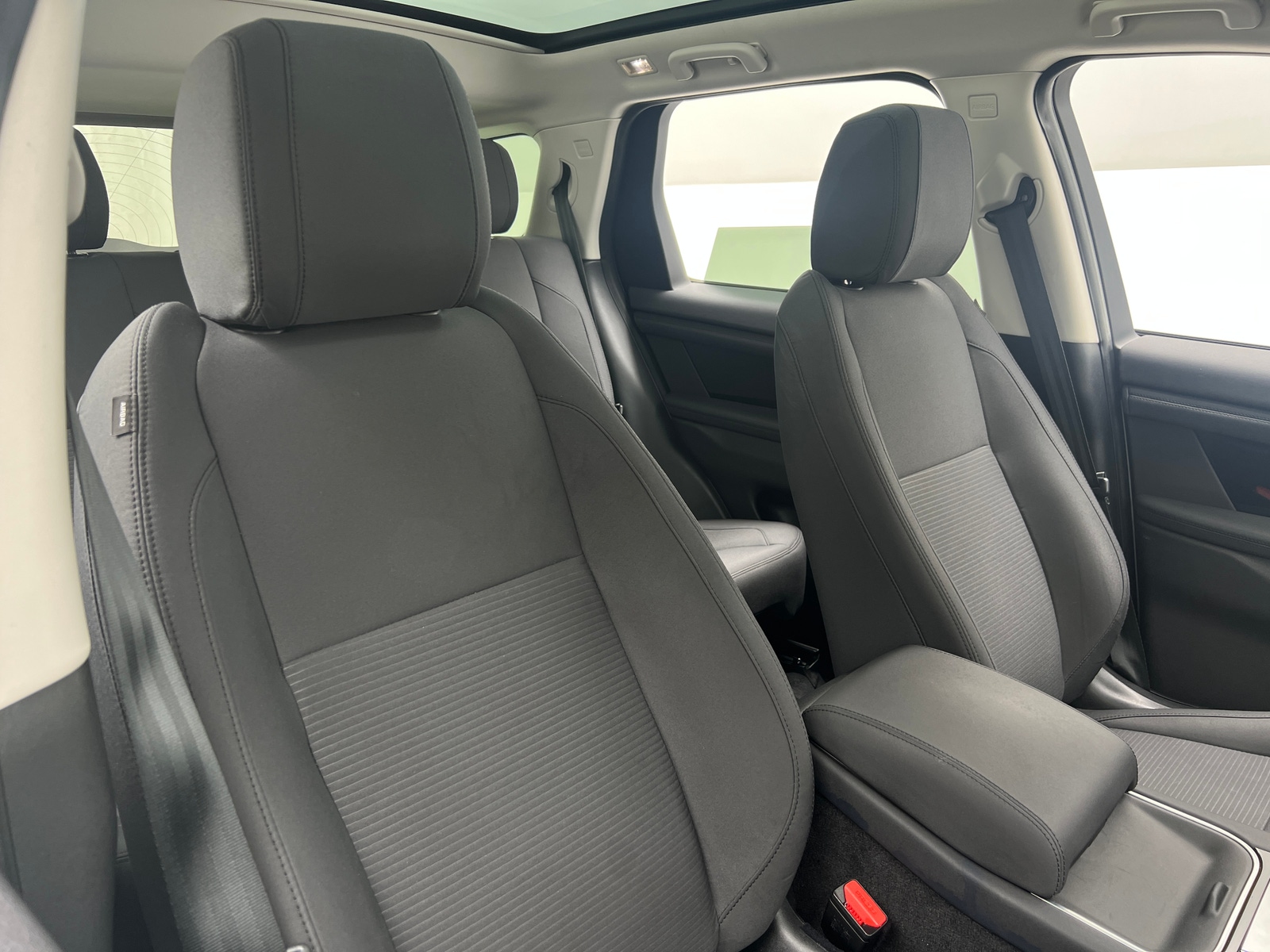 Thumbnail: 2020 Land Rover Discovery Sport - 2