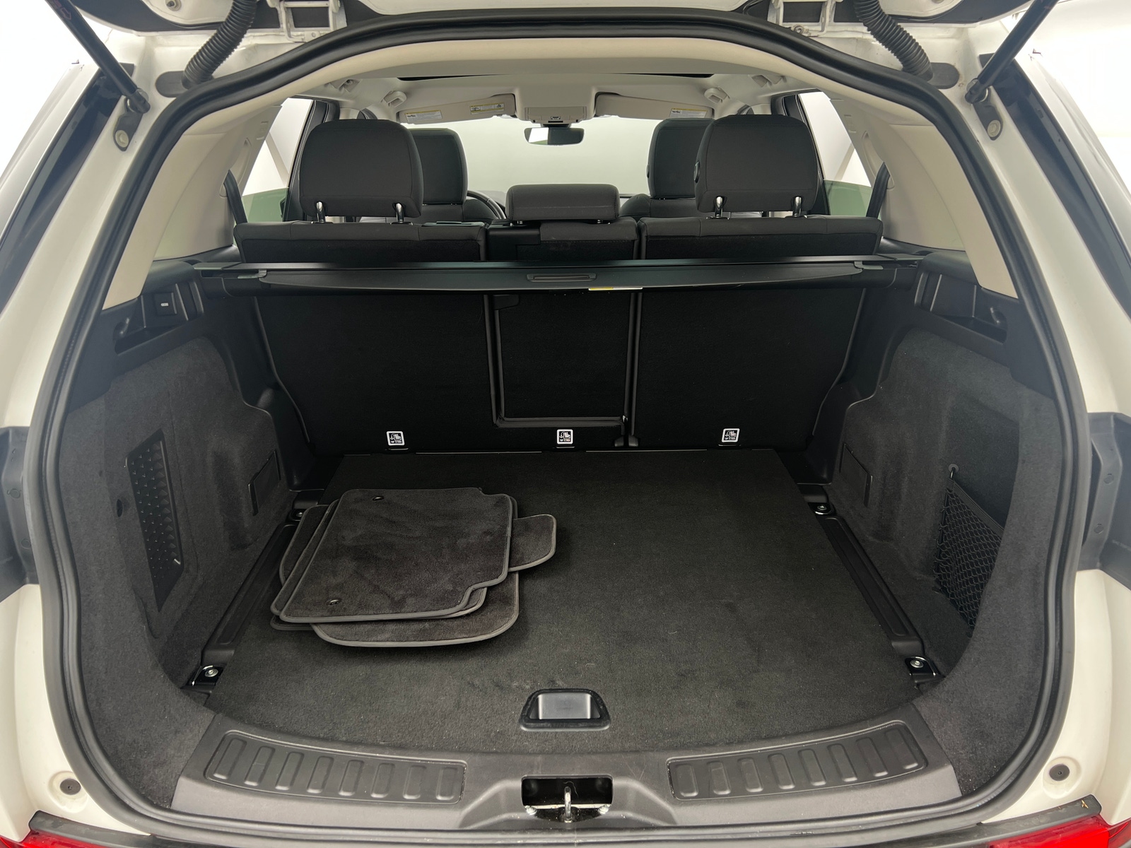 Thumbnail: 2020 Land Rover Discovery Sport - 7