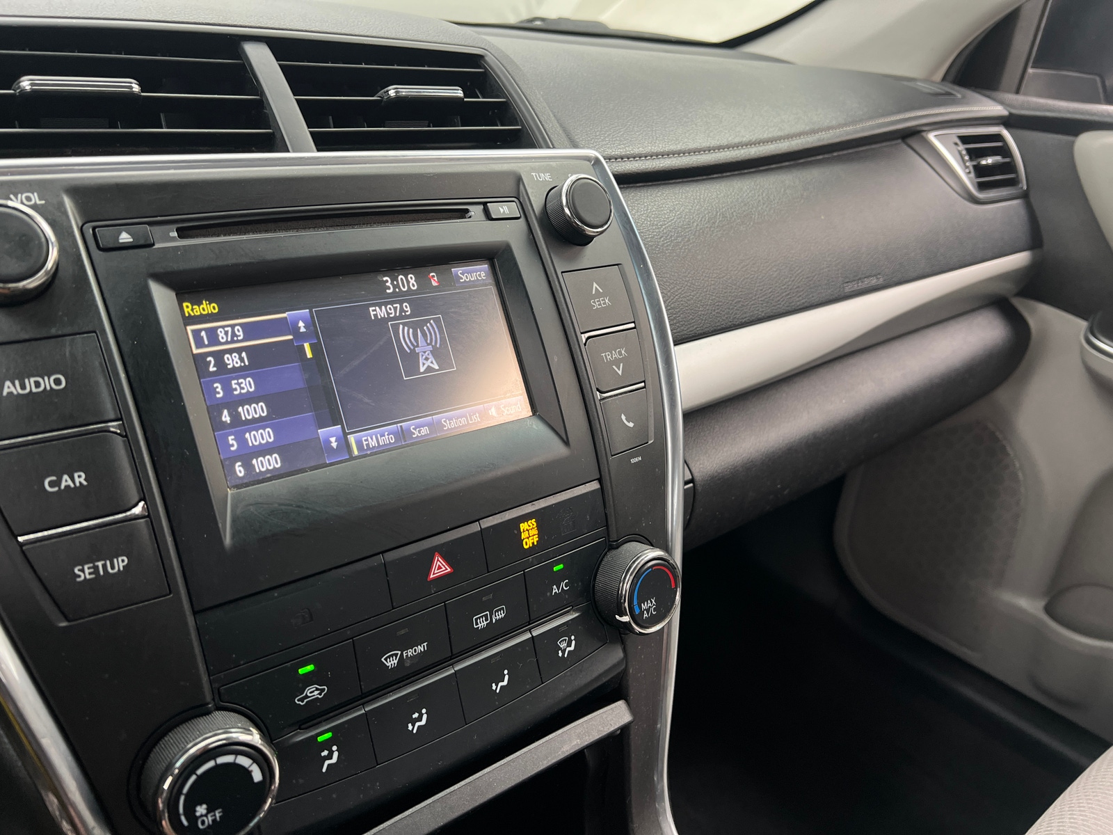 Thumbnail: 2017 Toyota Camry - 4