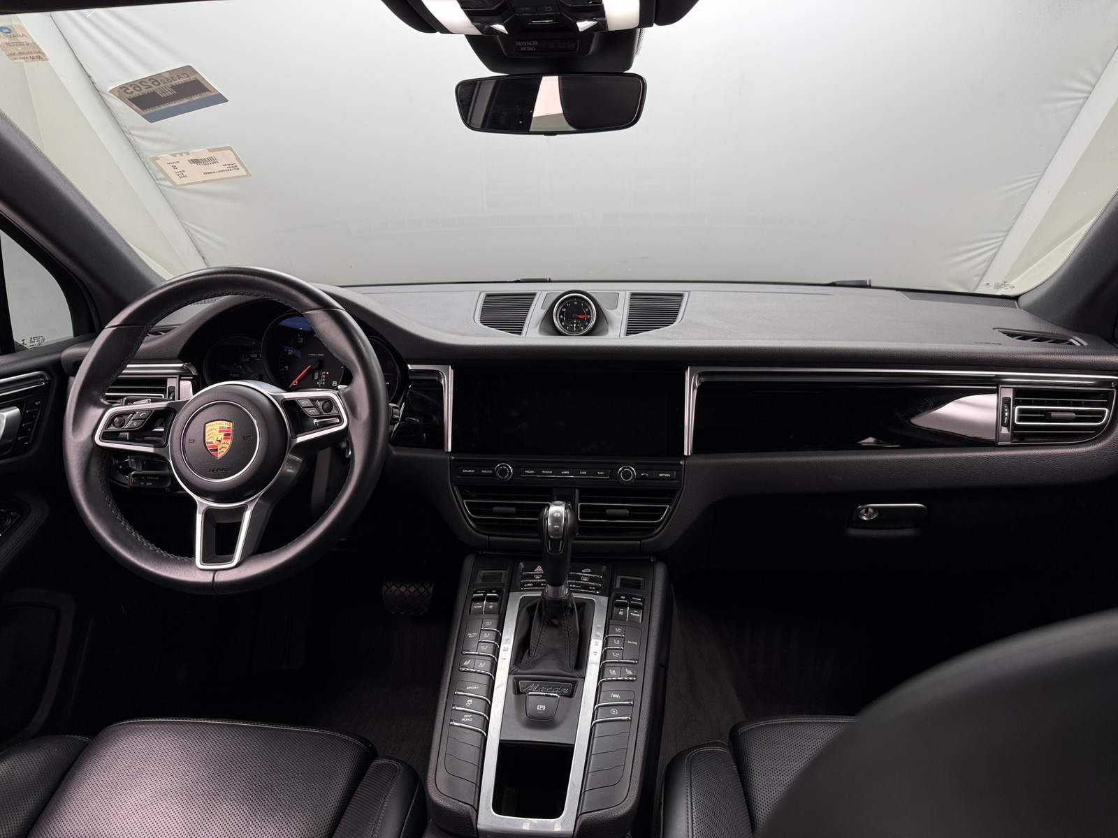 Thumbnail: 2020 Porsche Macan - 2