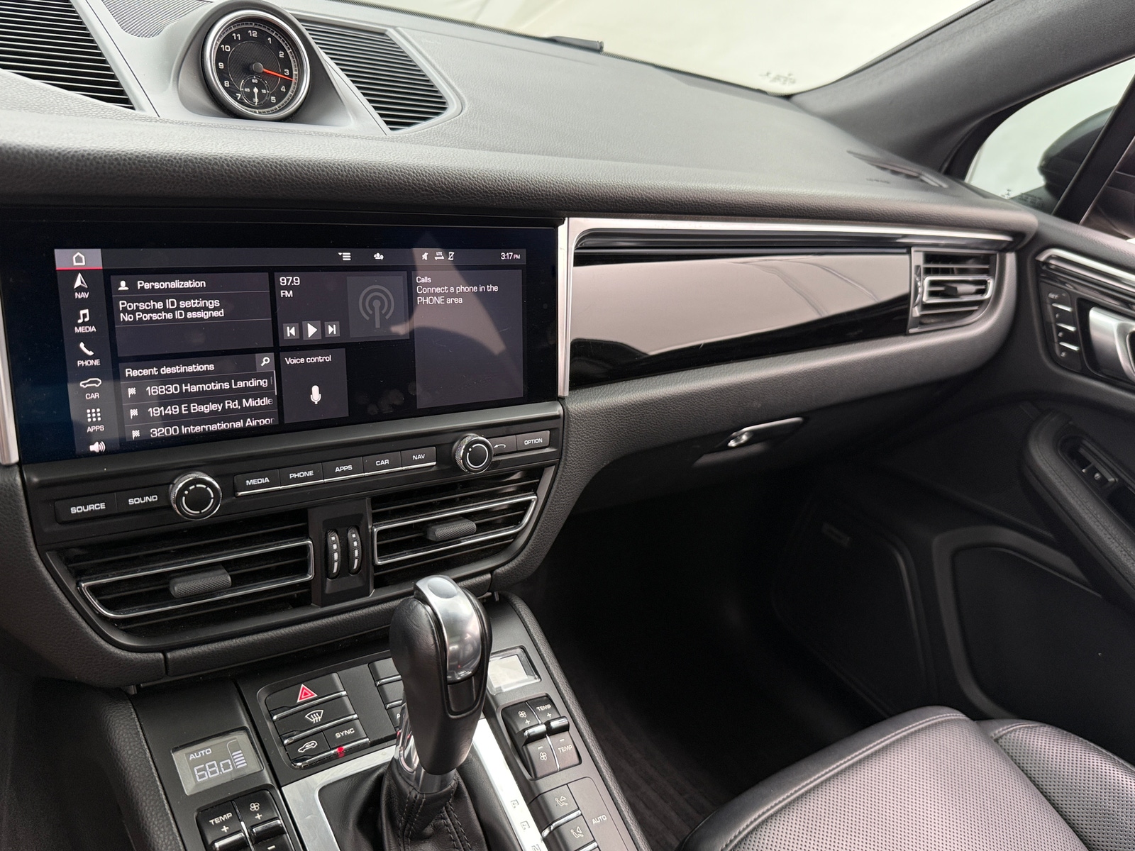 Thumbnail: 2020 Porsche Macan - 3