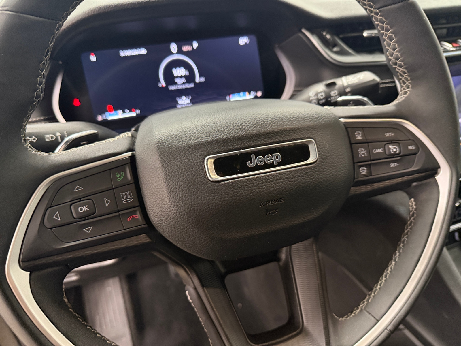 Thumbnail: 2024 Jeep Grand Cherokee L - 4