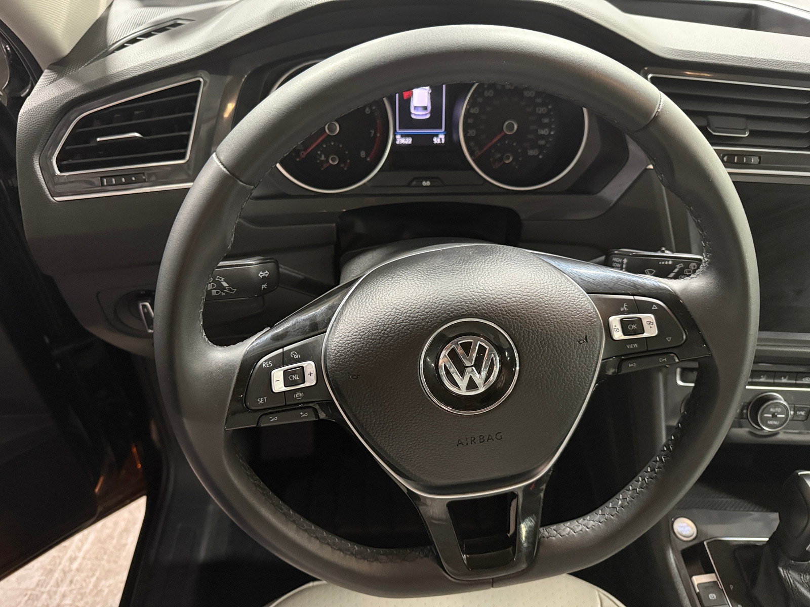 Thumbnail: 2020 Volkswagen Tiguan - 4