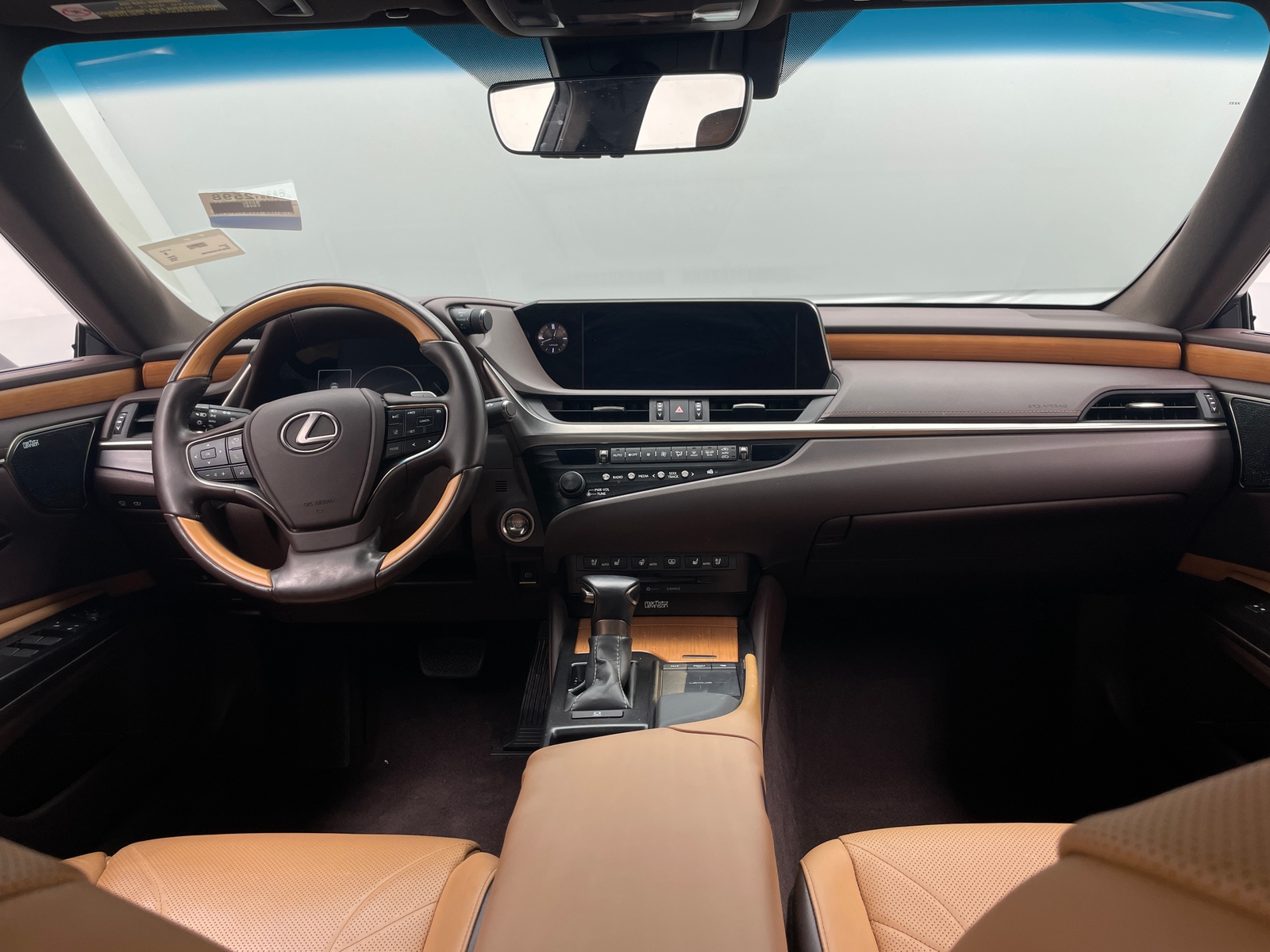 Thumbnail: 2019 Lexus ES - 3