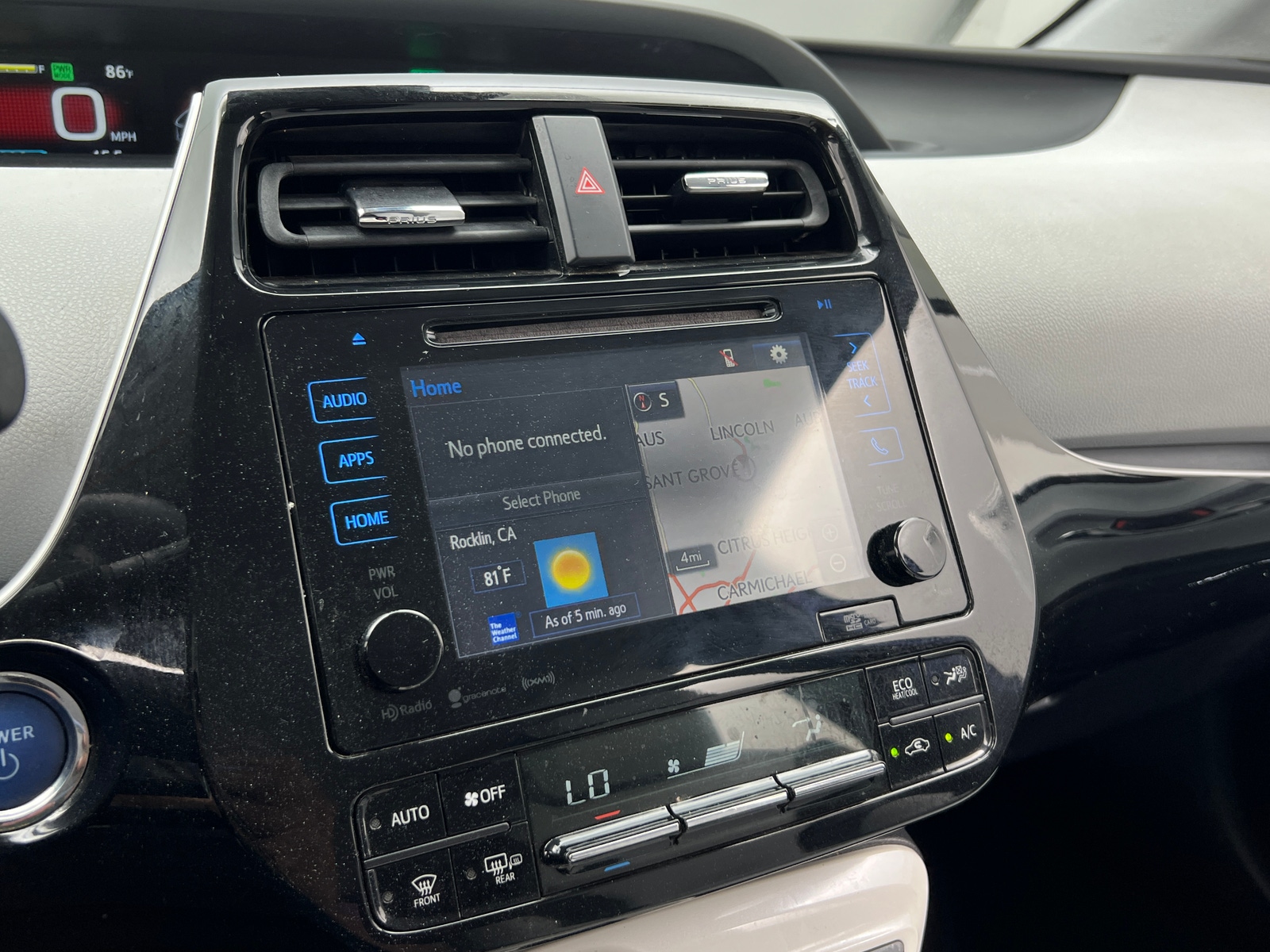 Thumbnail: 2016 Toyota Prius - 4