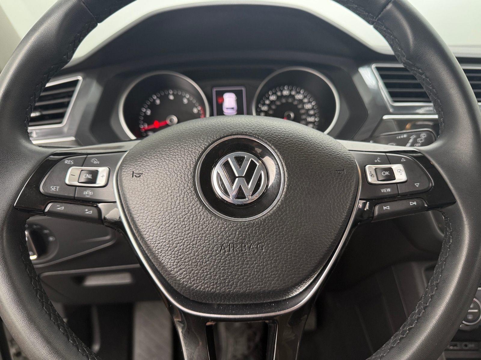 Thumbnail: 2020 Volkswagen Tiguan - 5