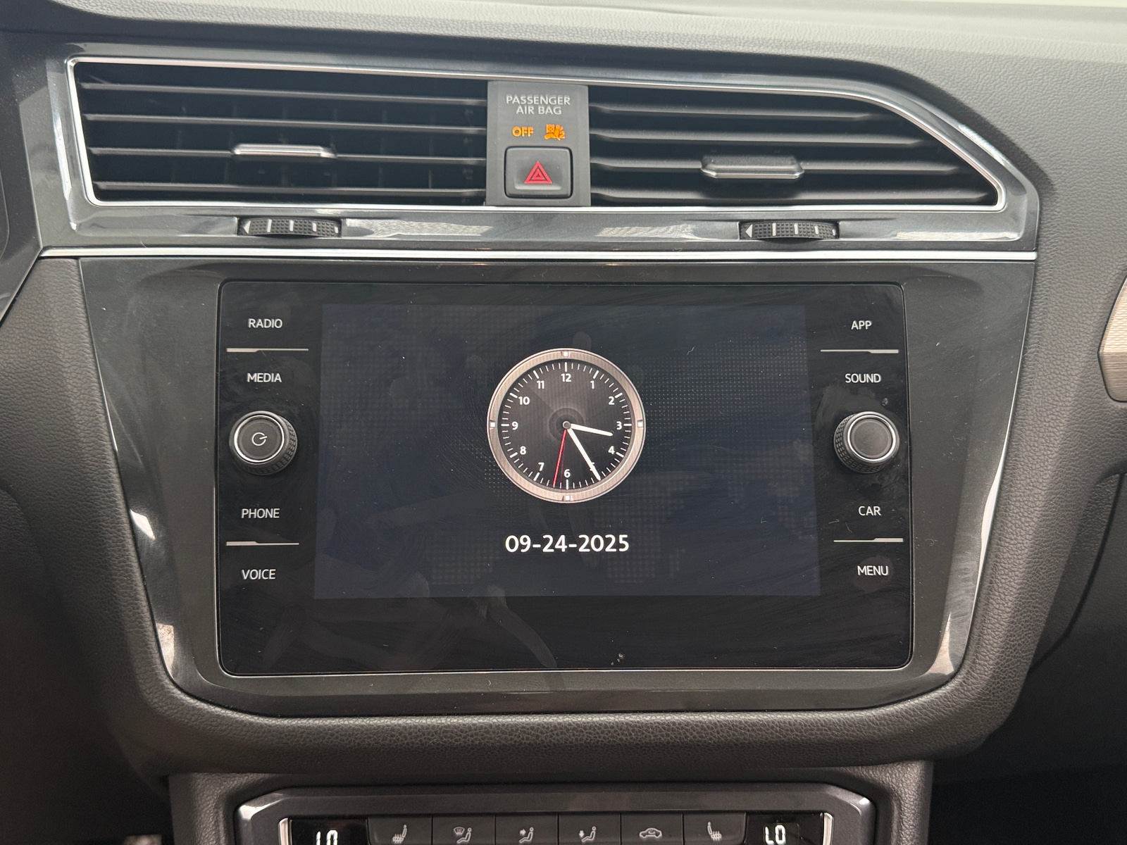 Thumbnail: 2020 Volkswagen Tiguan - 4