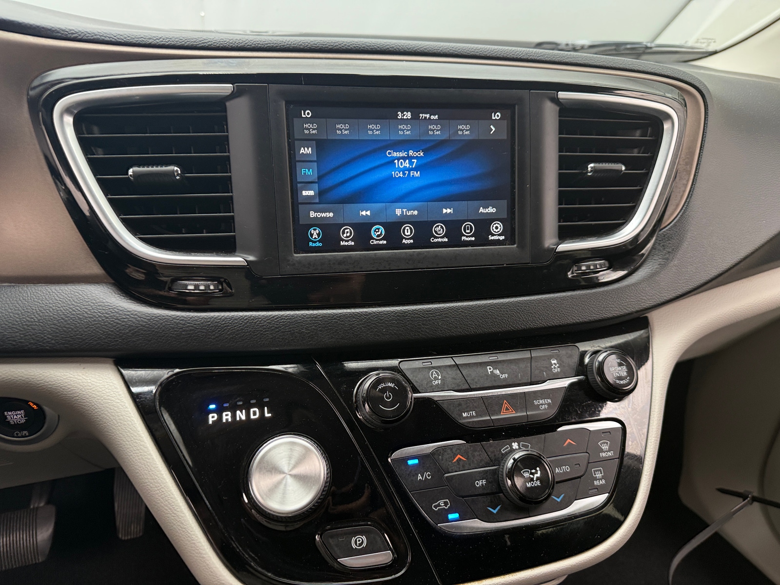 Thumbnail: 2019 Chrysler Pacifica - 3