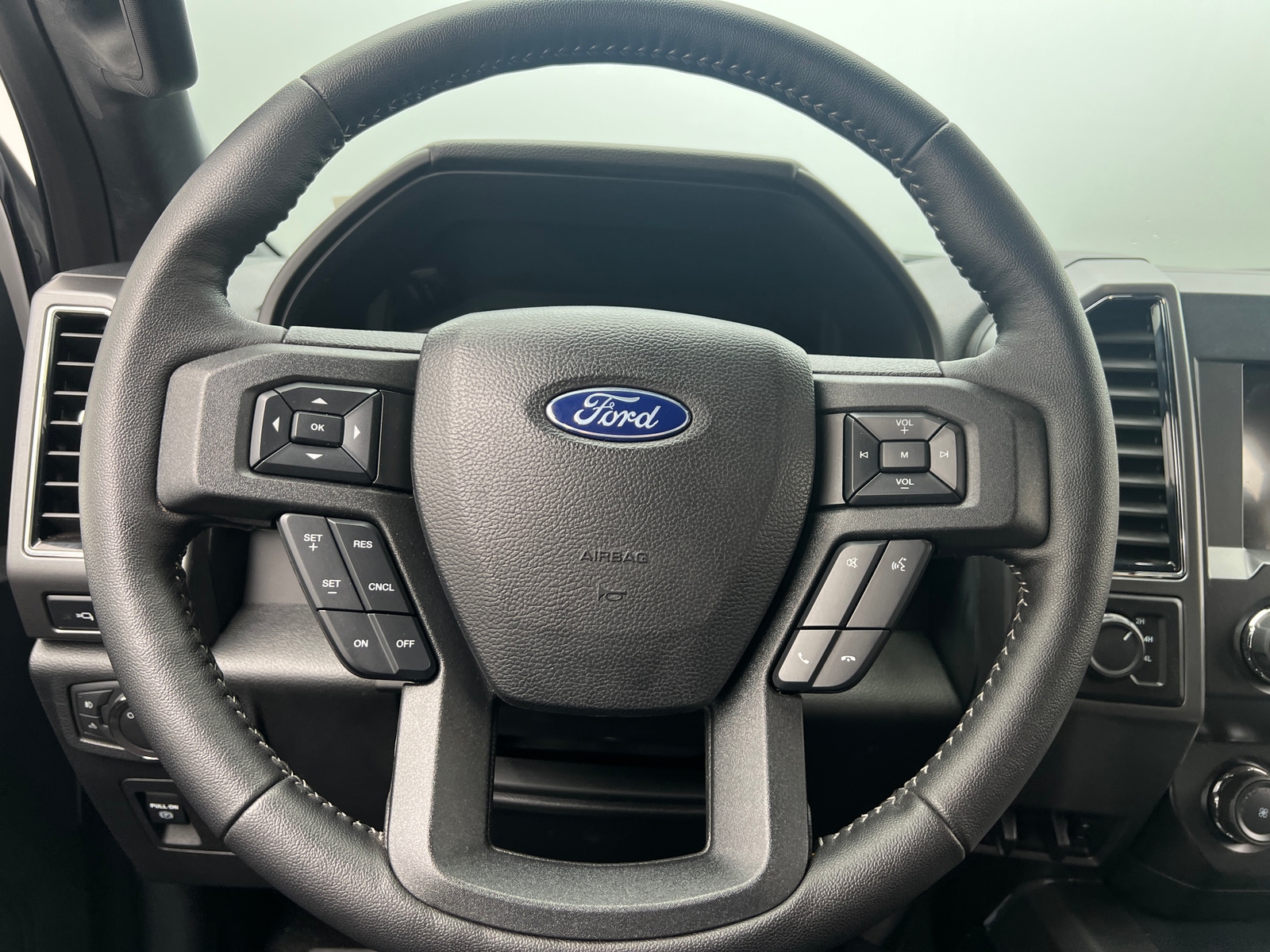 Thumbnail: 2019 Ford Econoline - 5