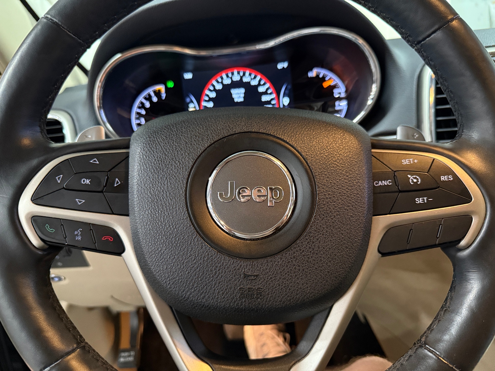Thumbnail: 2015 Jeep Grand Cherokee - 4