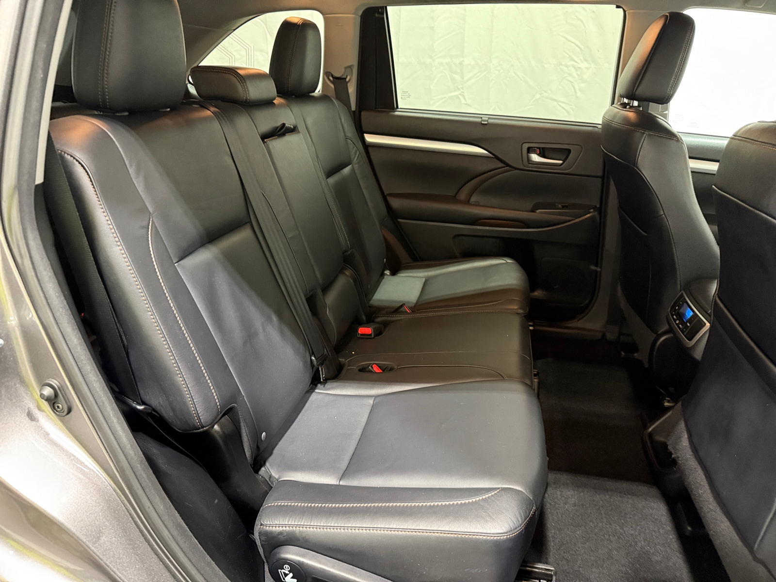 Thumbnail: 2016 Toyota Highlander - 5