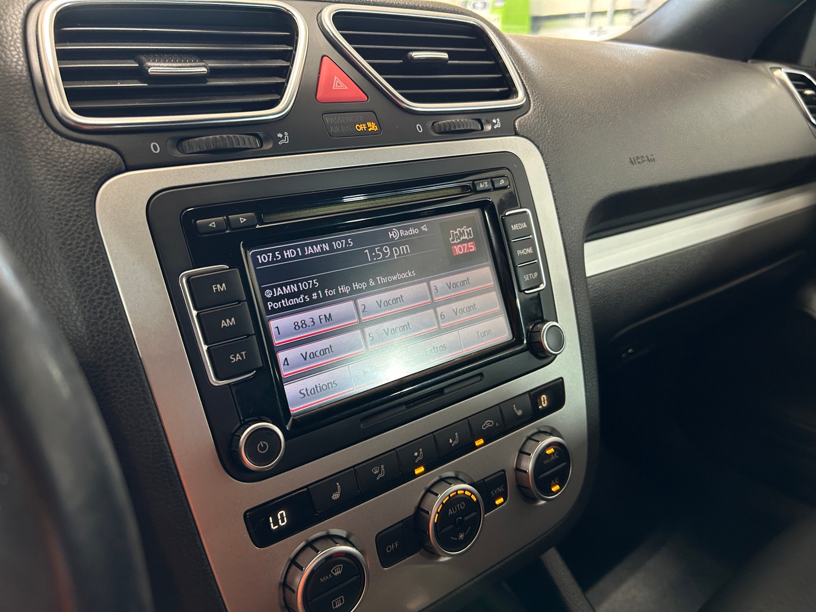 Thumbnail: 2013 Volkswagen Eos - 3
