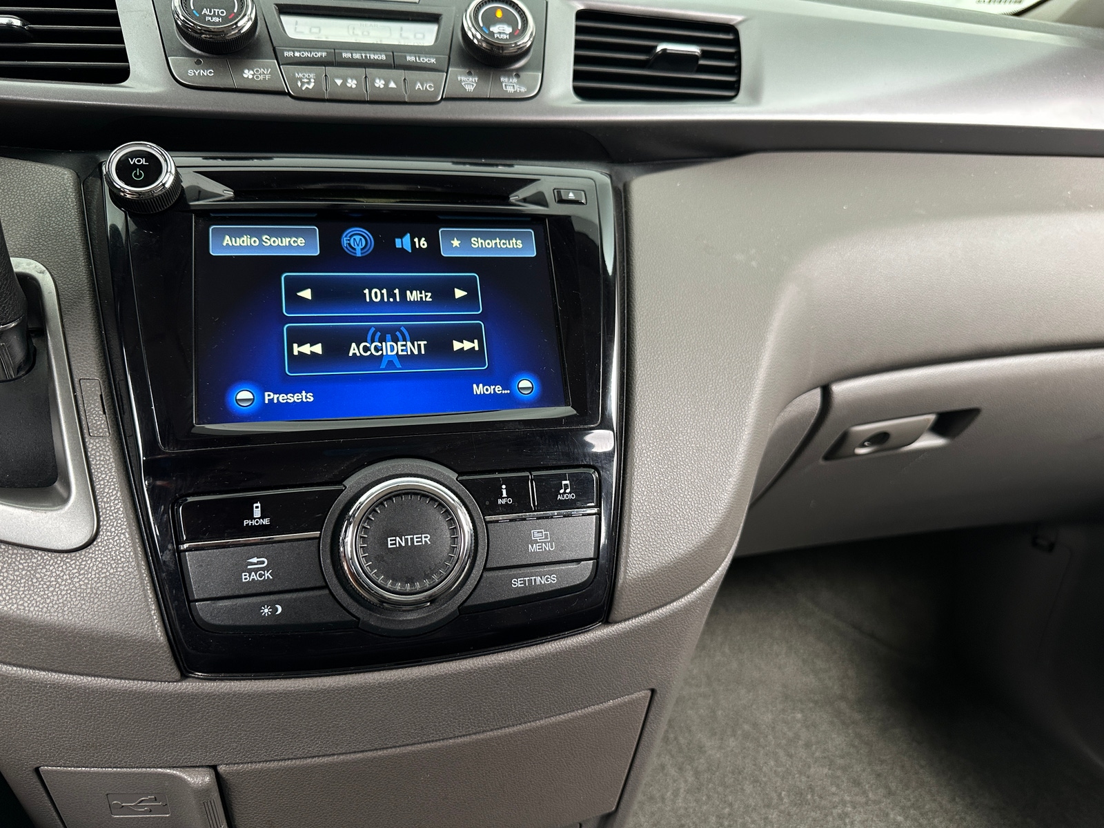 Thumbnail: 2014 Honda Odyssey - 4