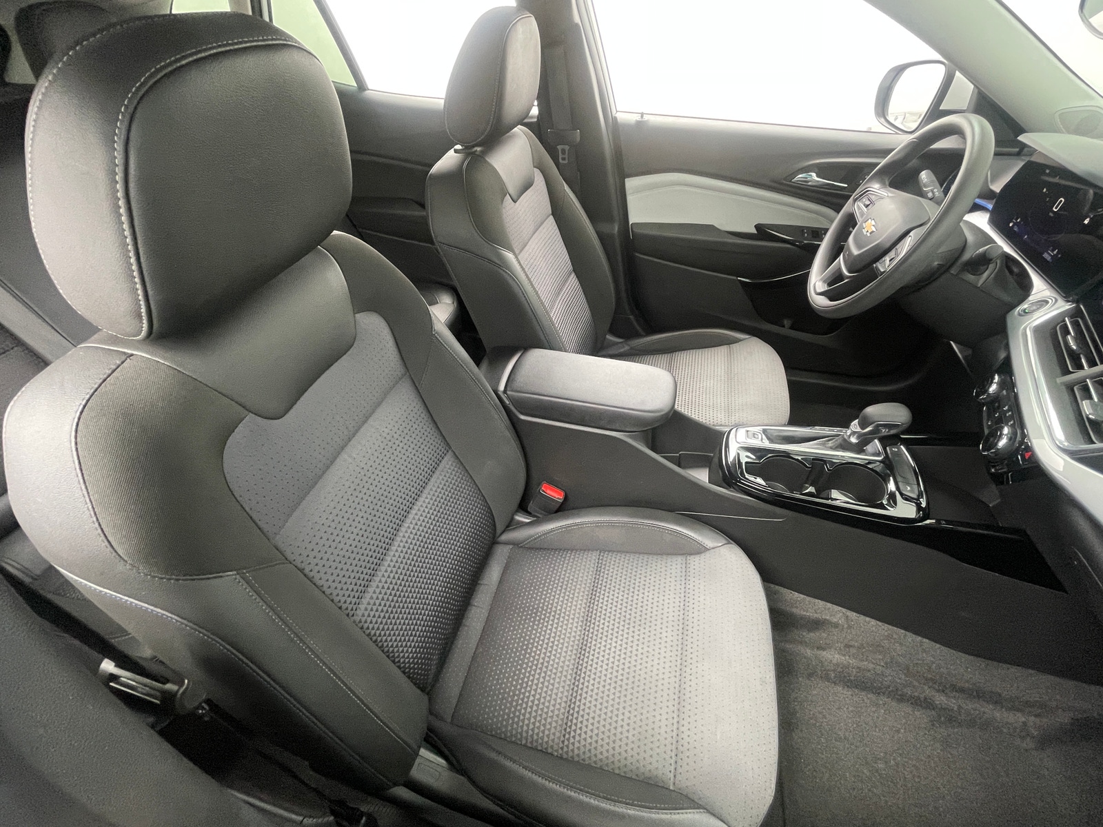 Thumbnail: 2024 Chevrolet Trax - 2