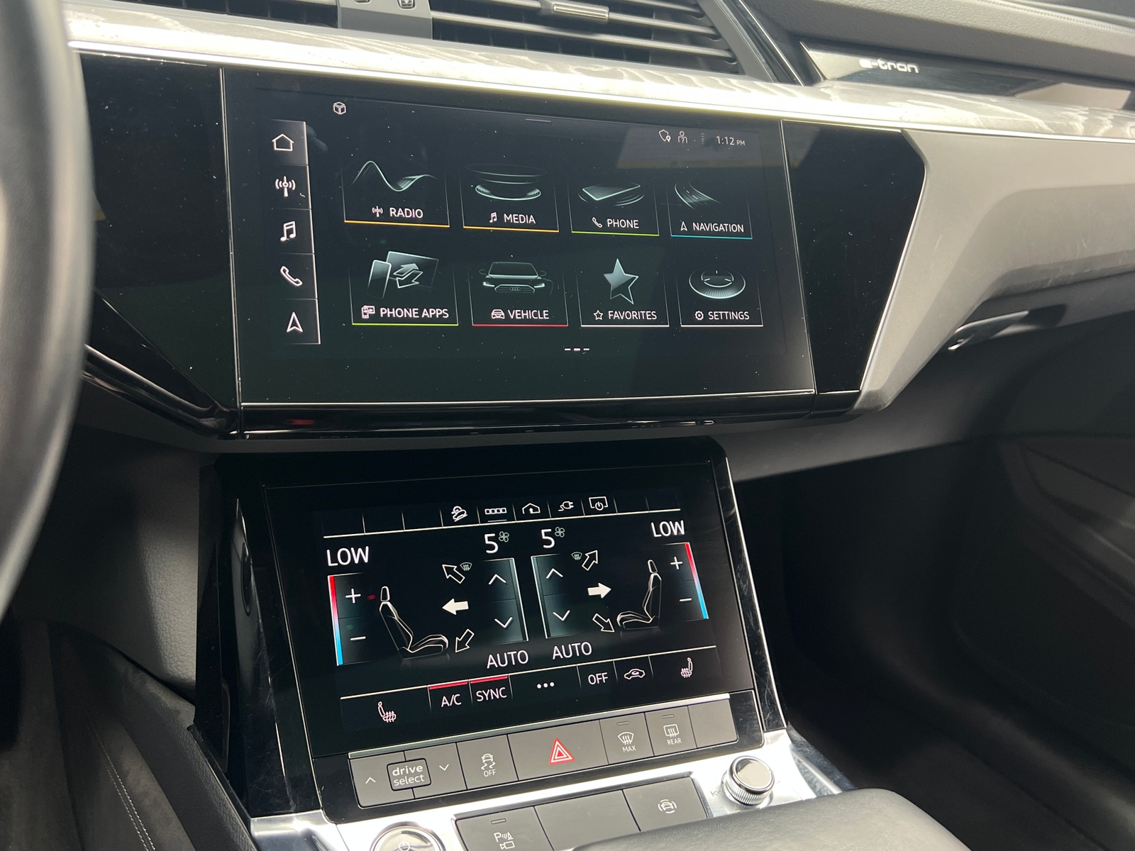 Thumbnail: 2023 Audi e-tron - 3